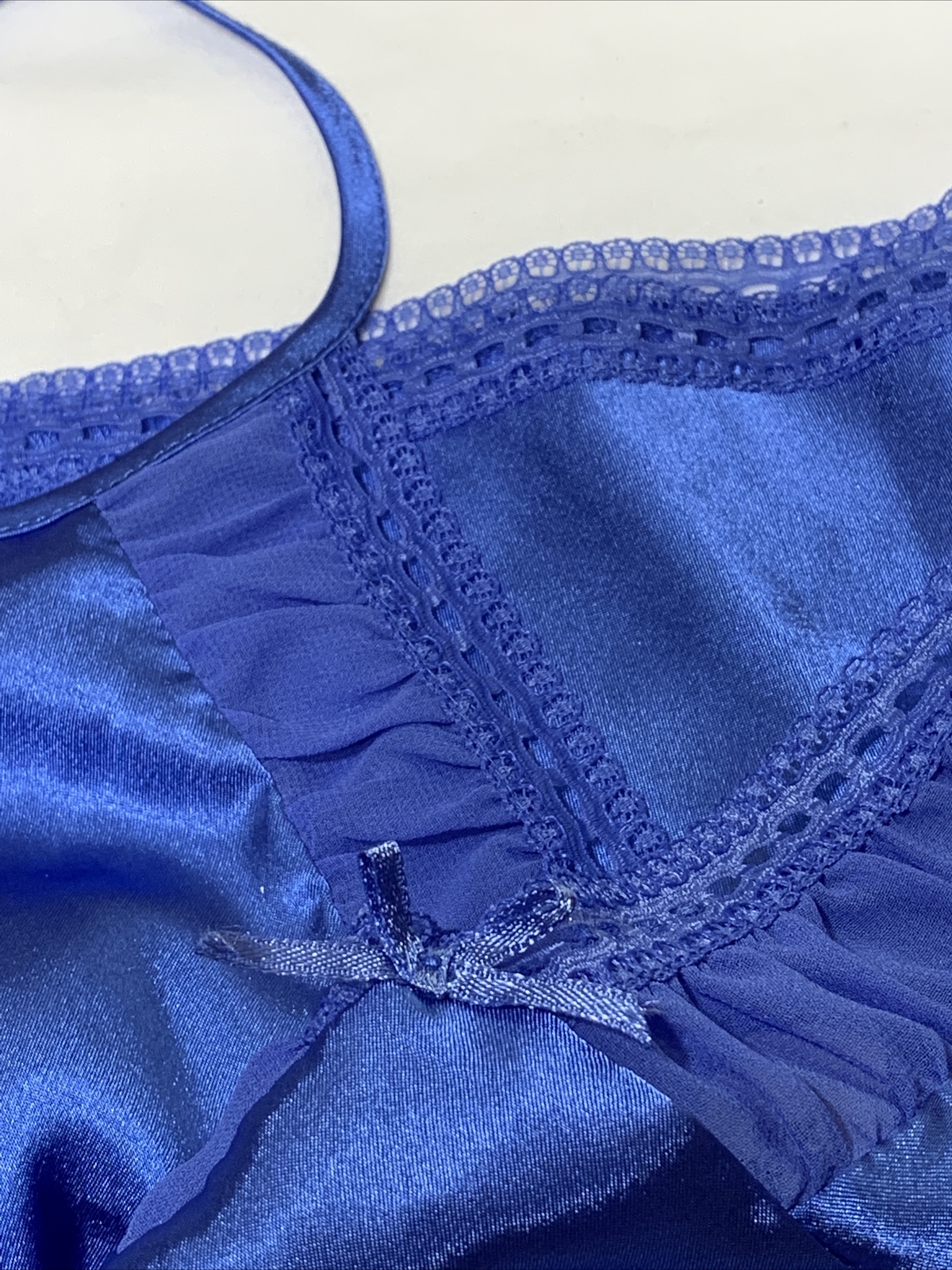 Enchanting Liquid Satin Cami Top Camisole Shirt Size Medium Glossy Sapphire Blue