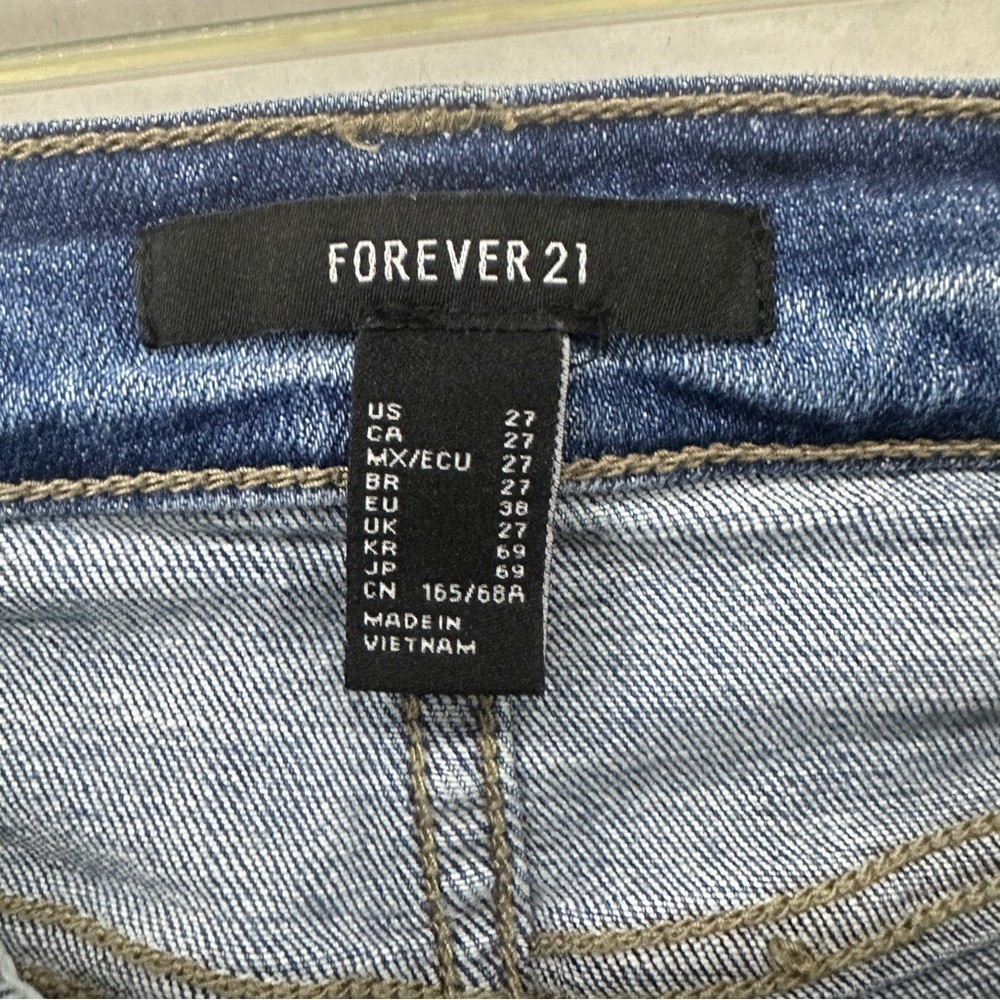 Forever 21 High Waisted Distressed Jean Shorts Womans 27 Medium Wash