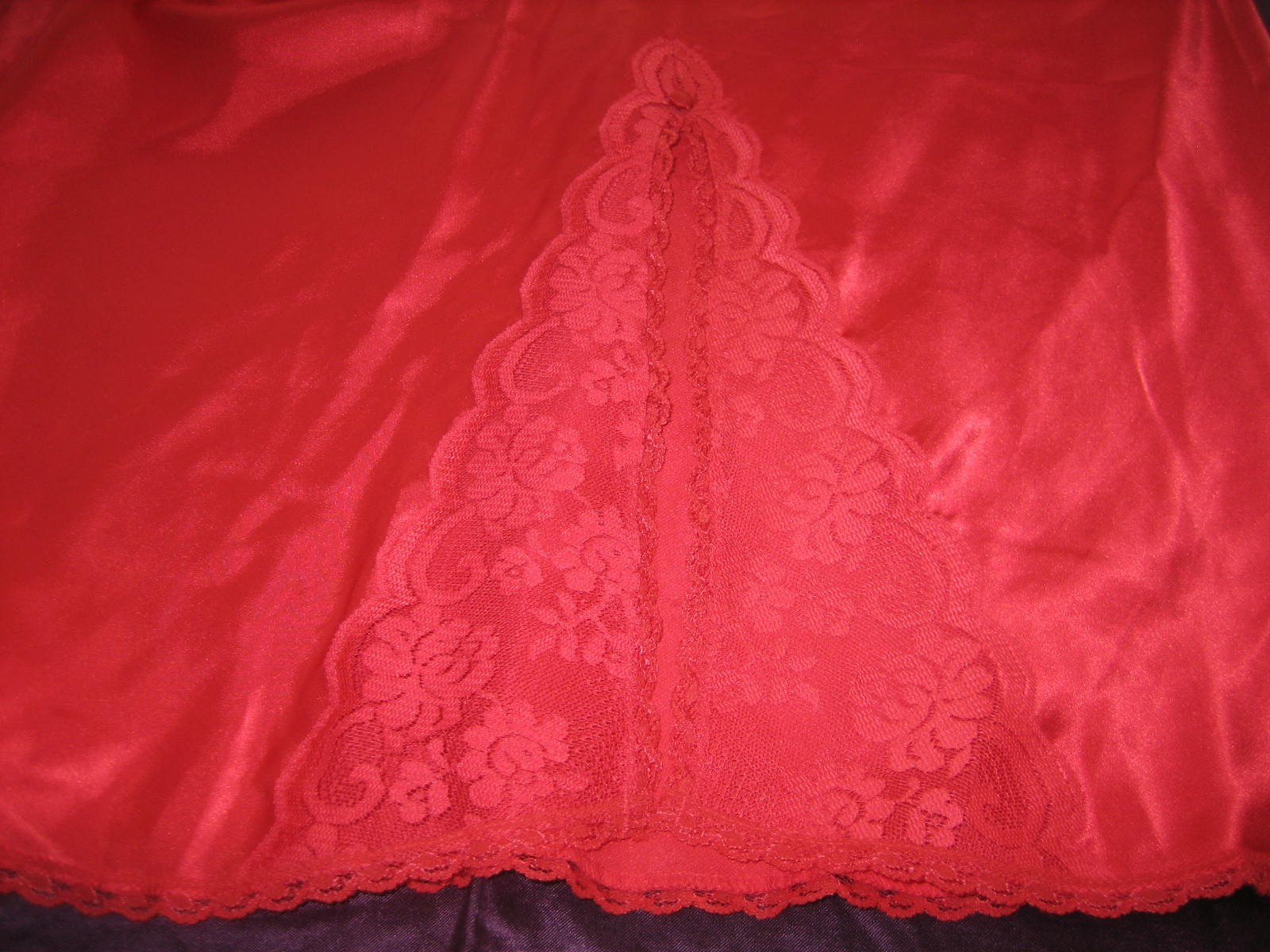 MAIDENFORM CHANTILLY Red Polyester Half Slip, Front or Back Lace Slit – Size S