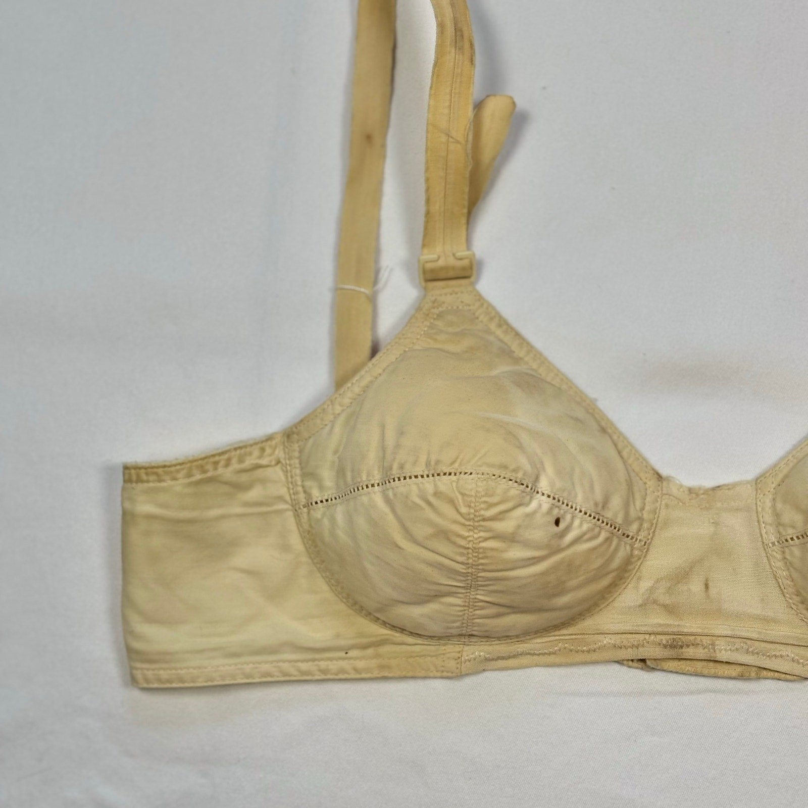 Vintage 1940s Cotton Bullet Bra Wireless Pointed Cup Cream WW2 Brassiere As Is