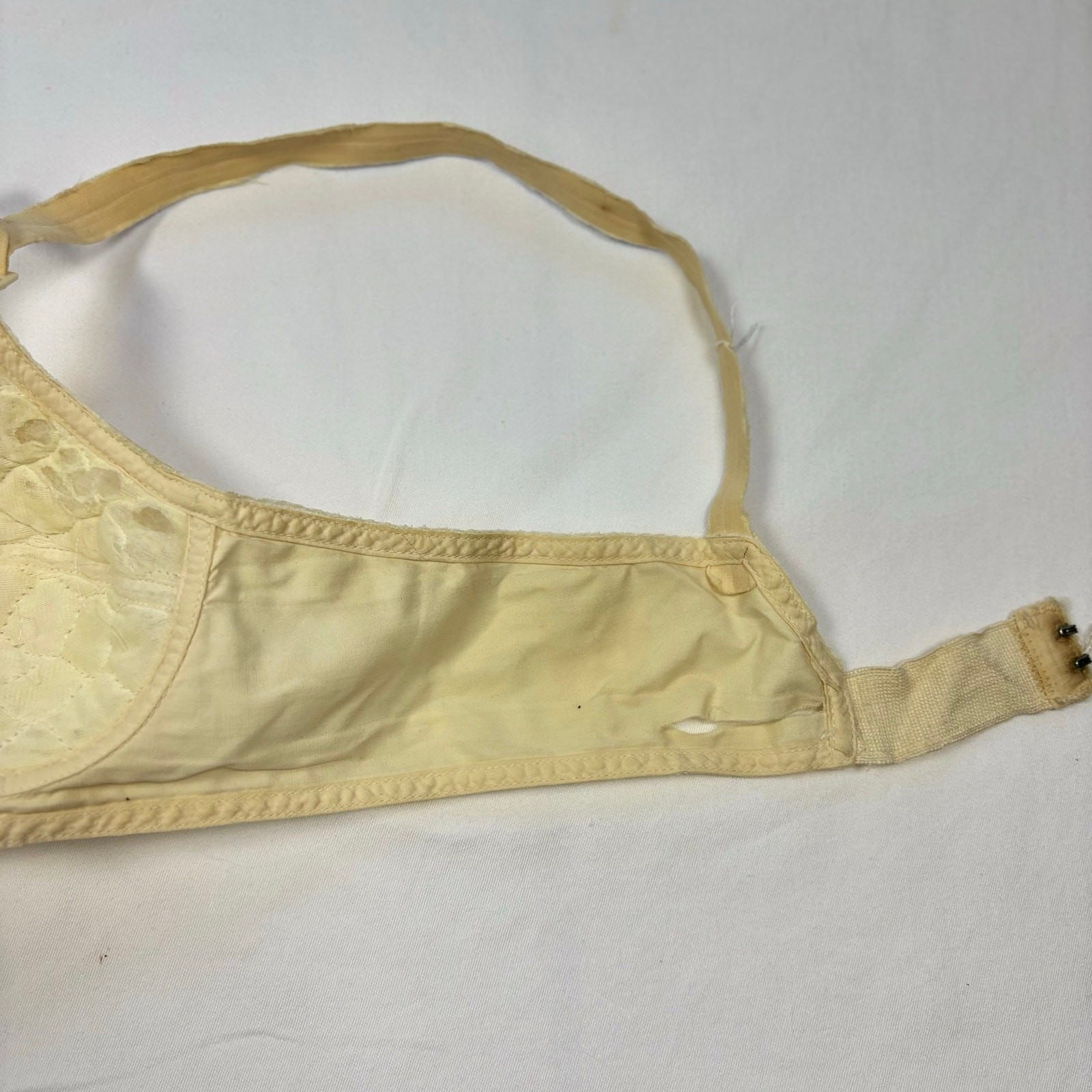 Vintage 1940s Cotton Bullet Bra Wireless Pointed Cup Cream WW2 Brassiere As Is