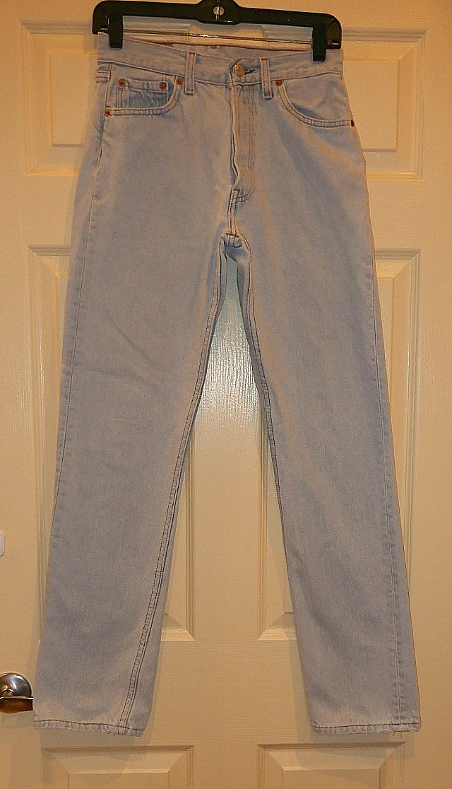 90&rsquo;s Levi&rsquo;s VTG 501 Button Fly Jeans Women 27.5 x30 Distressed Light Blue-4C