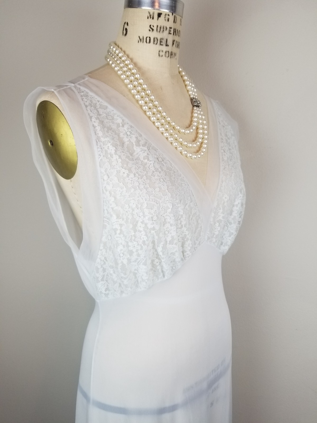 Vintage 1950&rsquo;s Glamorous Powder Blue « Myth » Nightgown Van Raalte Bust Size 34~36