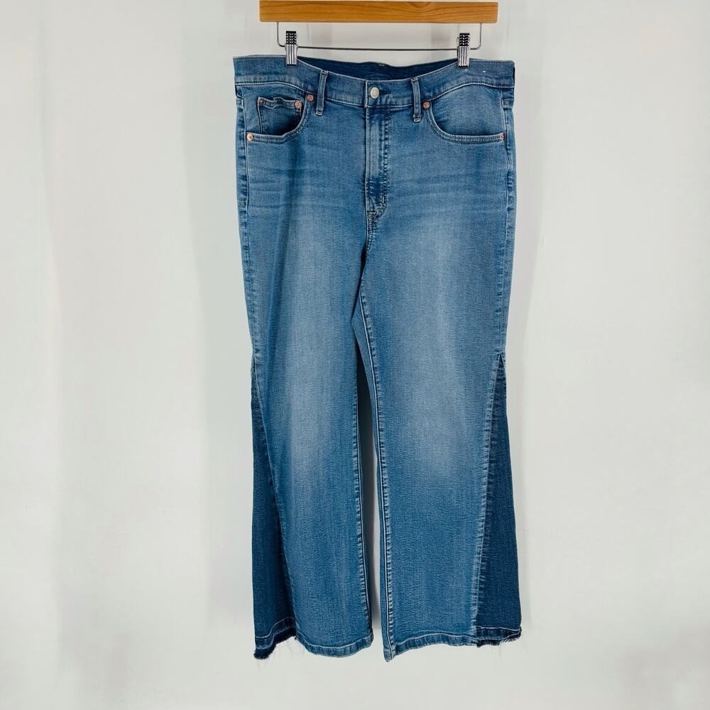 GAP 70s Flare High Rise Jeans Blue Wide Leg Cotton Blend Size 33/16 Short