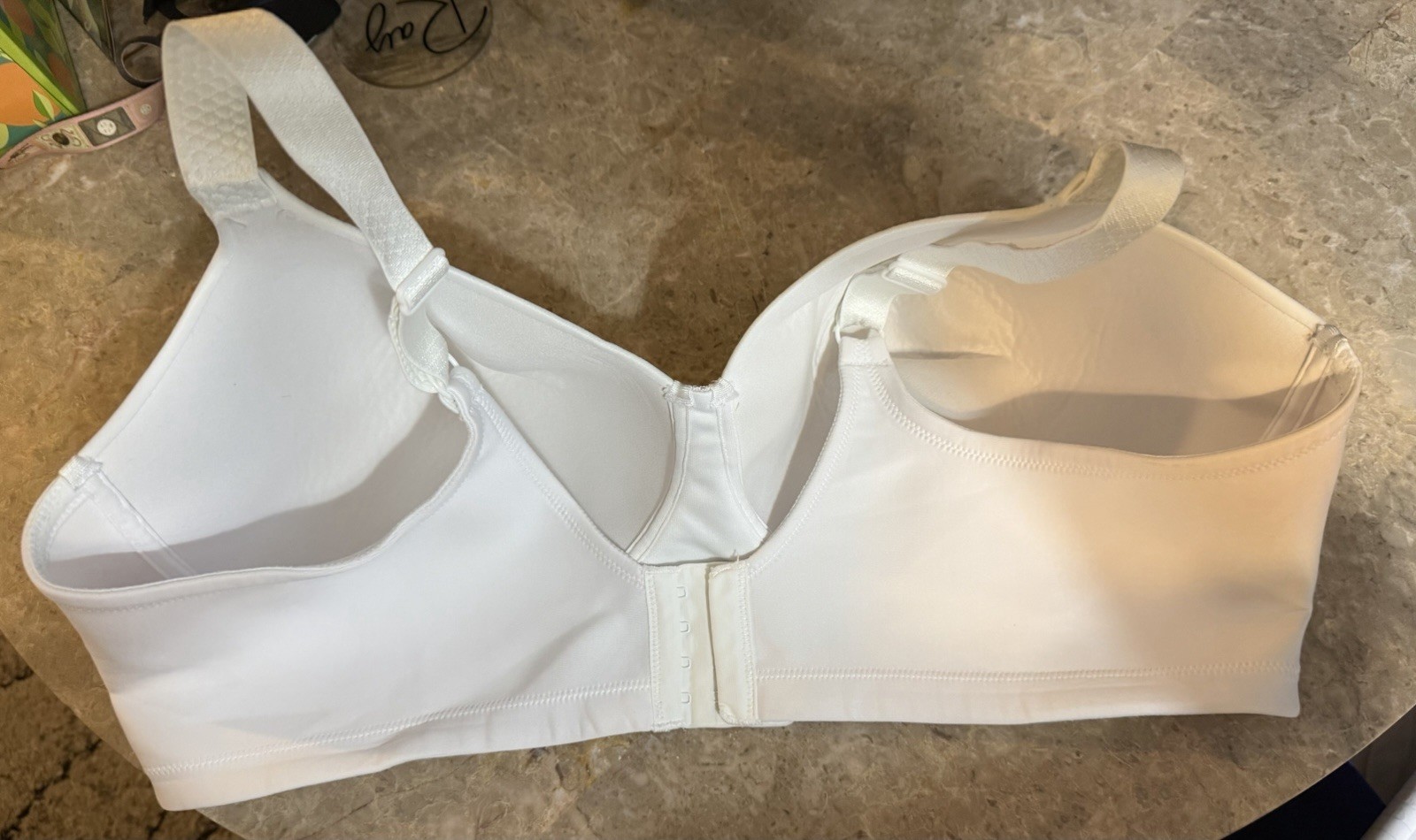 VINTAGE VANITY FAIR BRA! 44DD. WHITE