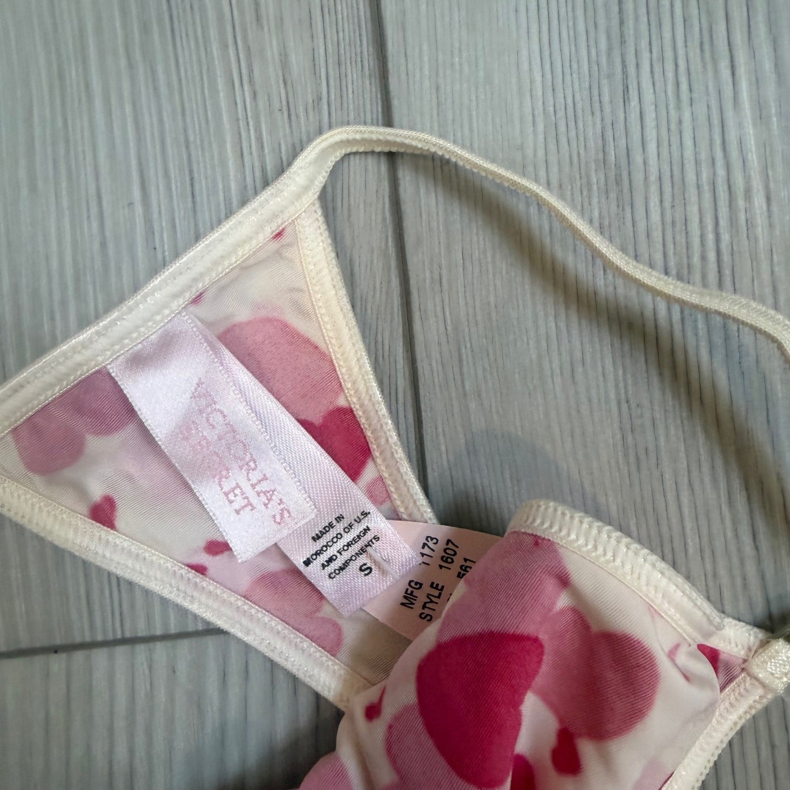 Vintage Victoria&rsquo;s Secret Heart Print V-String Thong 2001 Y2K Pink Red NWT Small