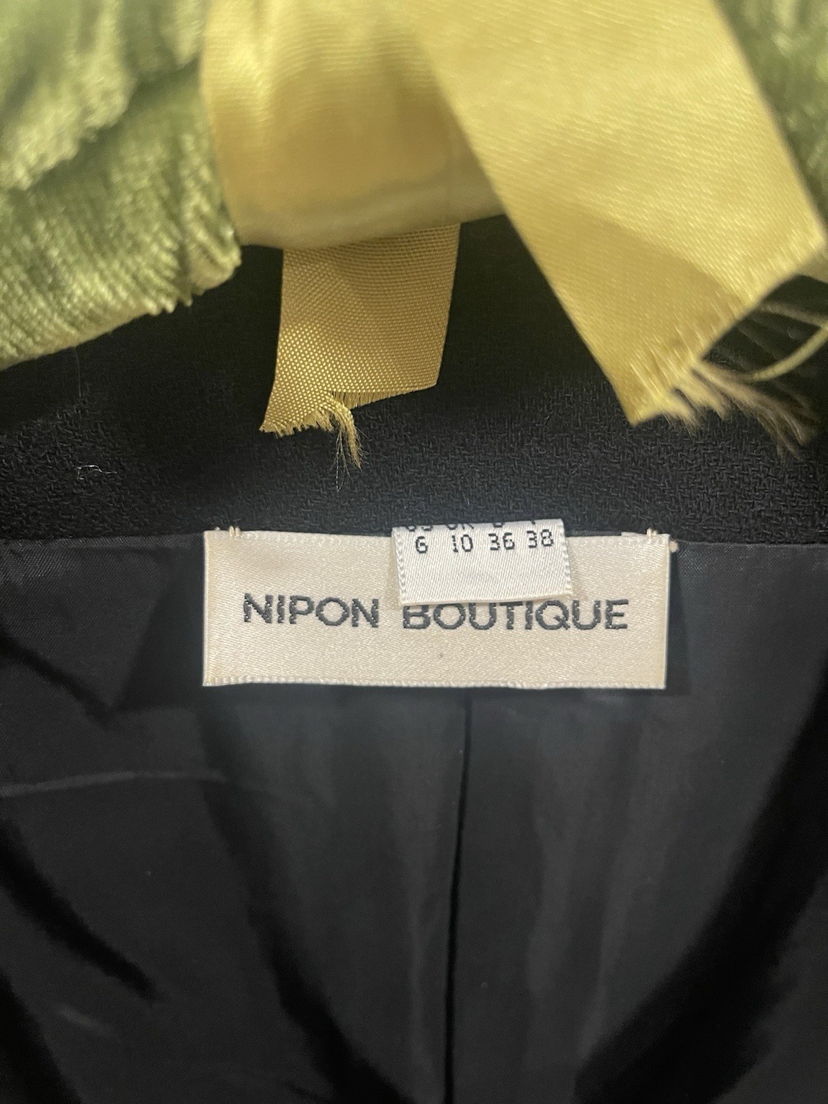 Albert Nipon Vintage 100% Wool, Blazer Dress. Black & Gold Full Zip Front Size 6