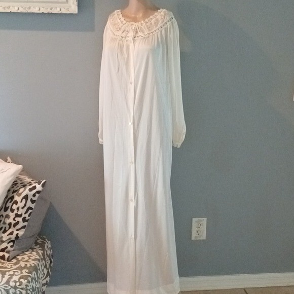 Lorraine vintage nylon Nightgown Embroidered Lace Collar S