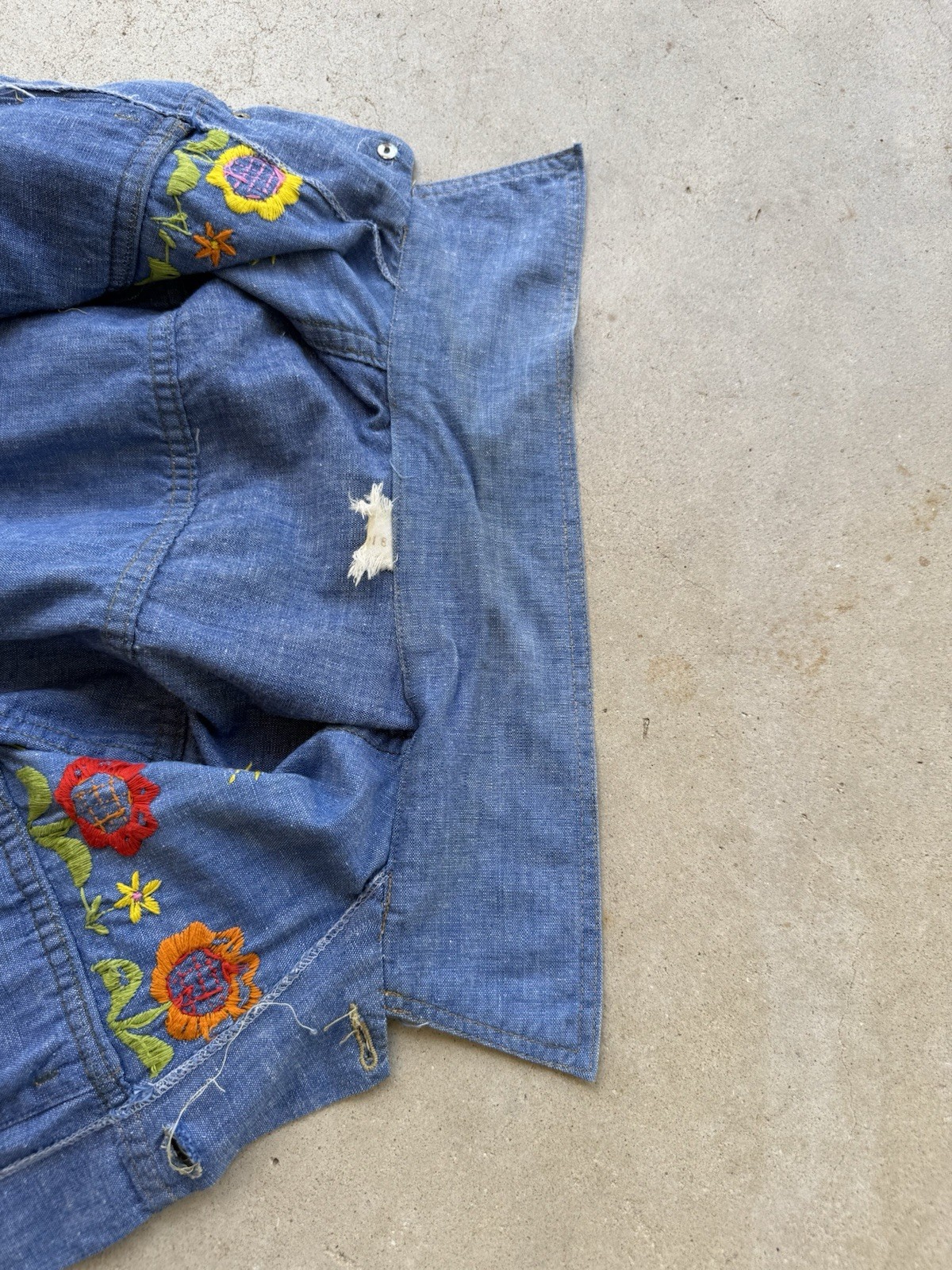 1970s Embroidered Chambray Jacket Floral Western Trucker Cotton Mexico S/M VTG