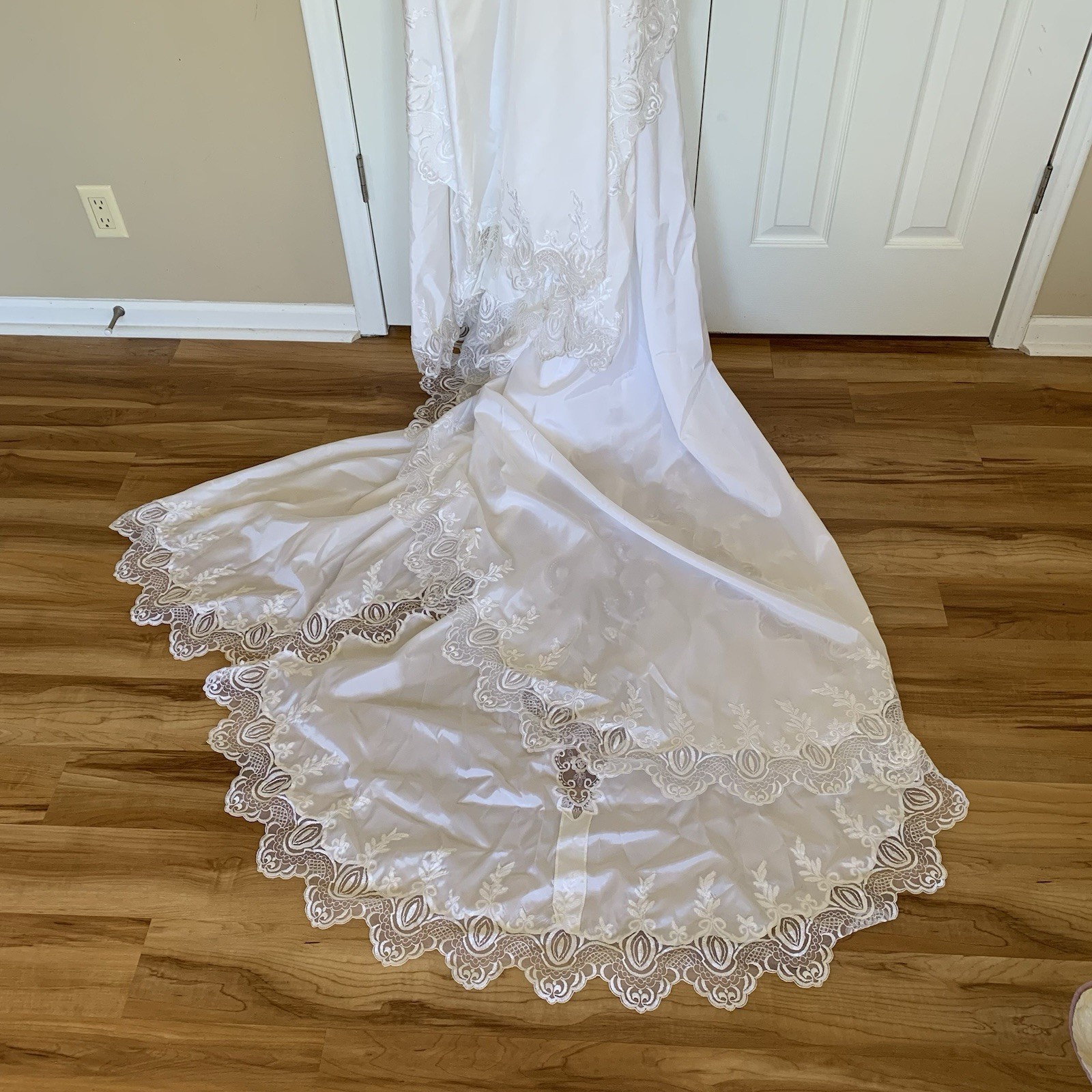 Wedding Dress White Size Small Sequin Lace Embroidery Princess High Collar Veil