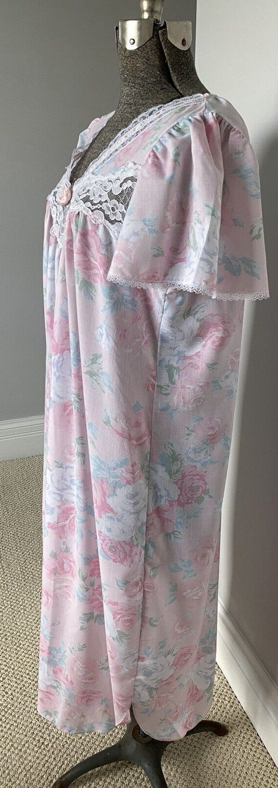 Vintage Miss Elaine Women&rsquo;s Floral Nightgown with Flutter Sleeves SZ M