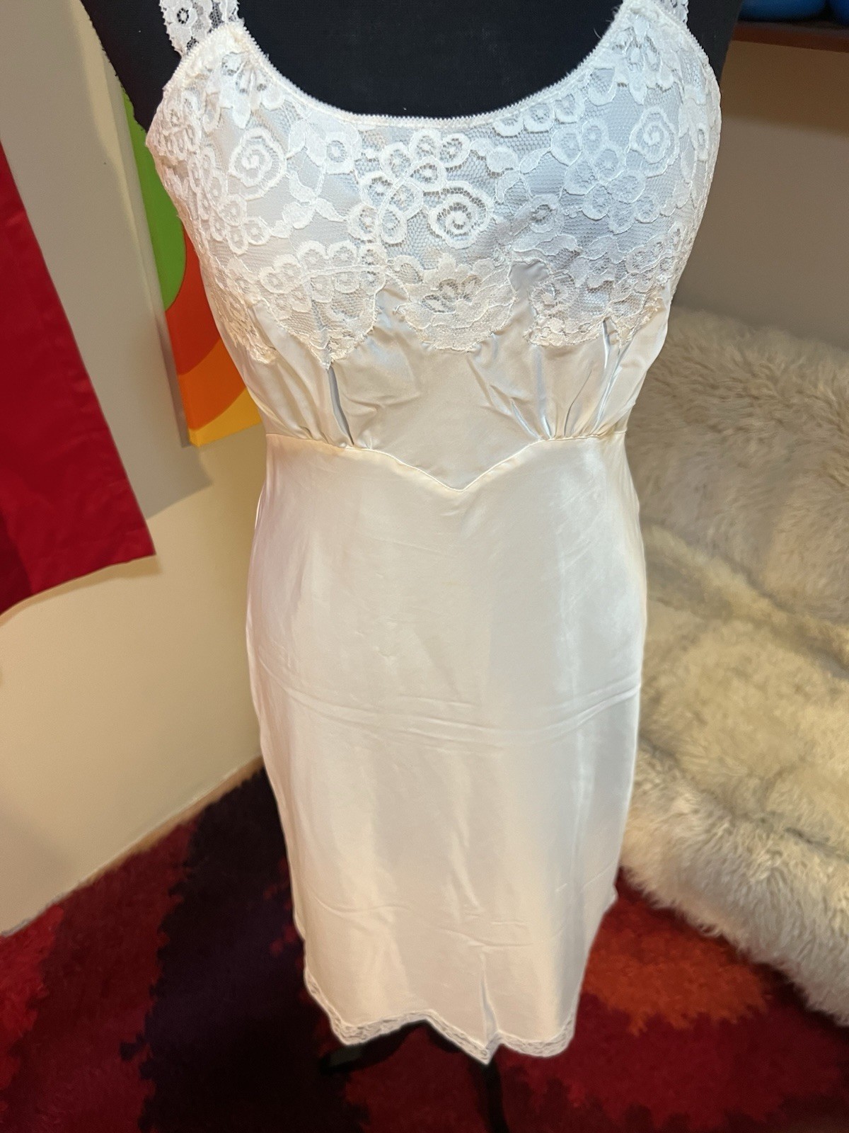 Vtg 50s Lady Lynne Back Magic Silky Nylon Lace 32 USA Union Ivory Slip Dress