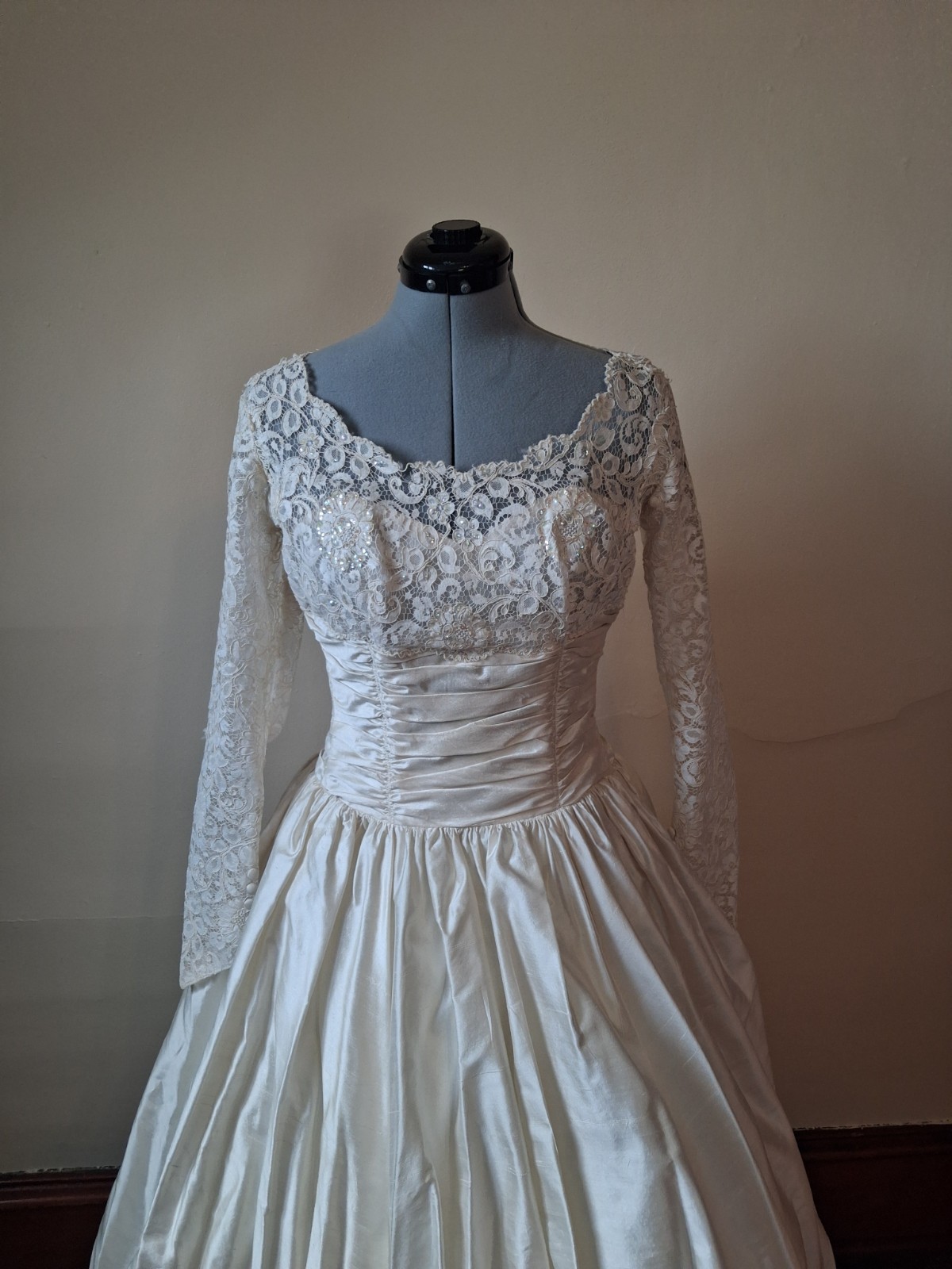 1950s Lace Wedding Dress Professionally Restored Sz S/M Gown W Accessories