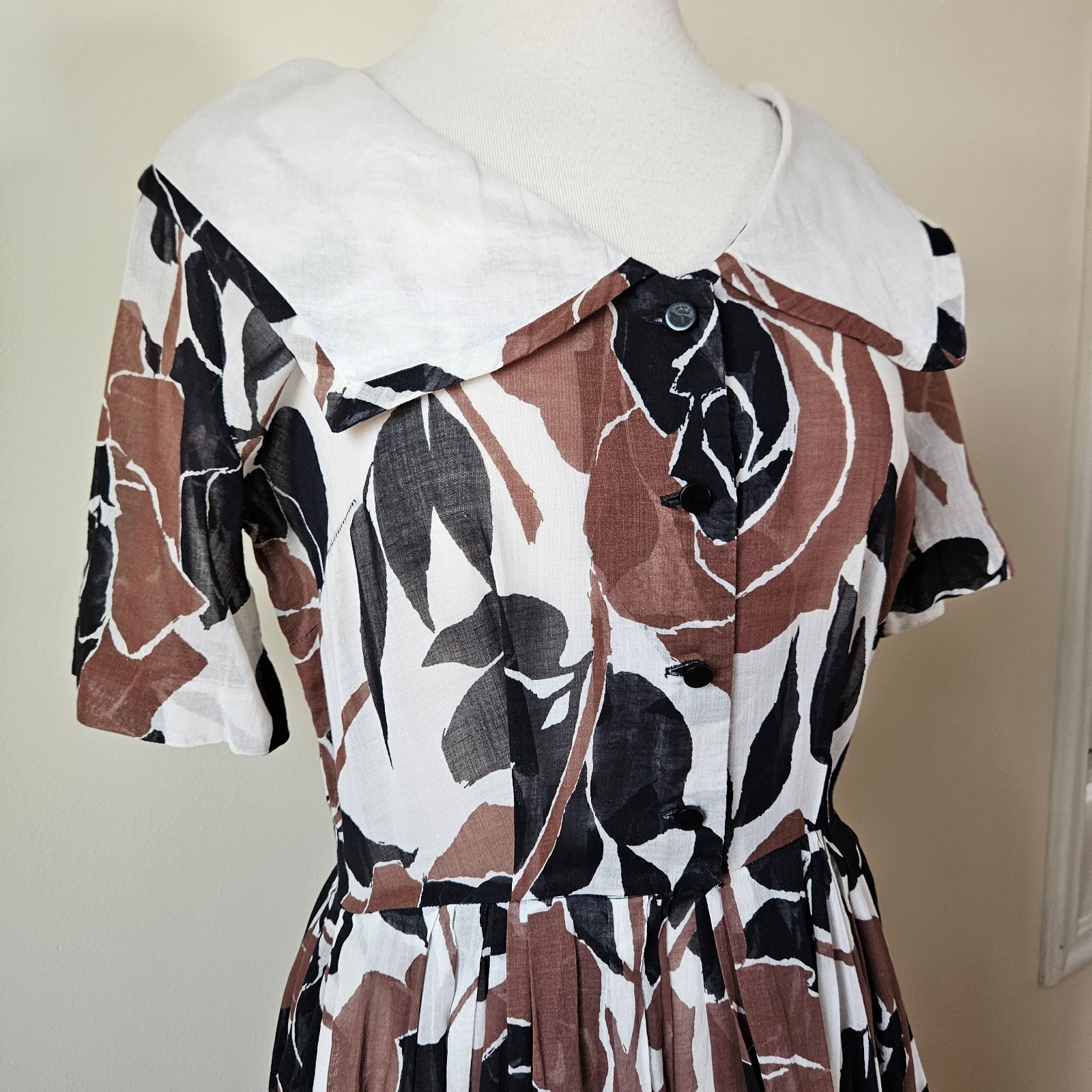 L&rsquo;Aiglon Vintage 50s 60s Lightweight Cotton Brown Black Floral Day Dress L