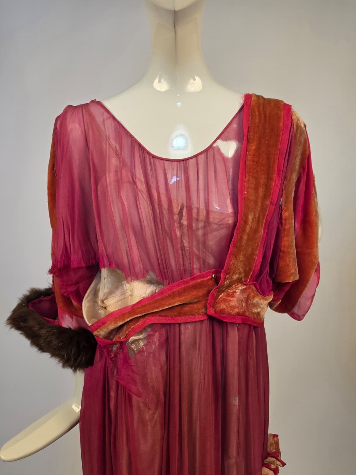 EDWARDIAN SILK CHIFFON EVENING DRESS W VELVET COVERED BOB DETAILS + FUR – AS ACQ