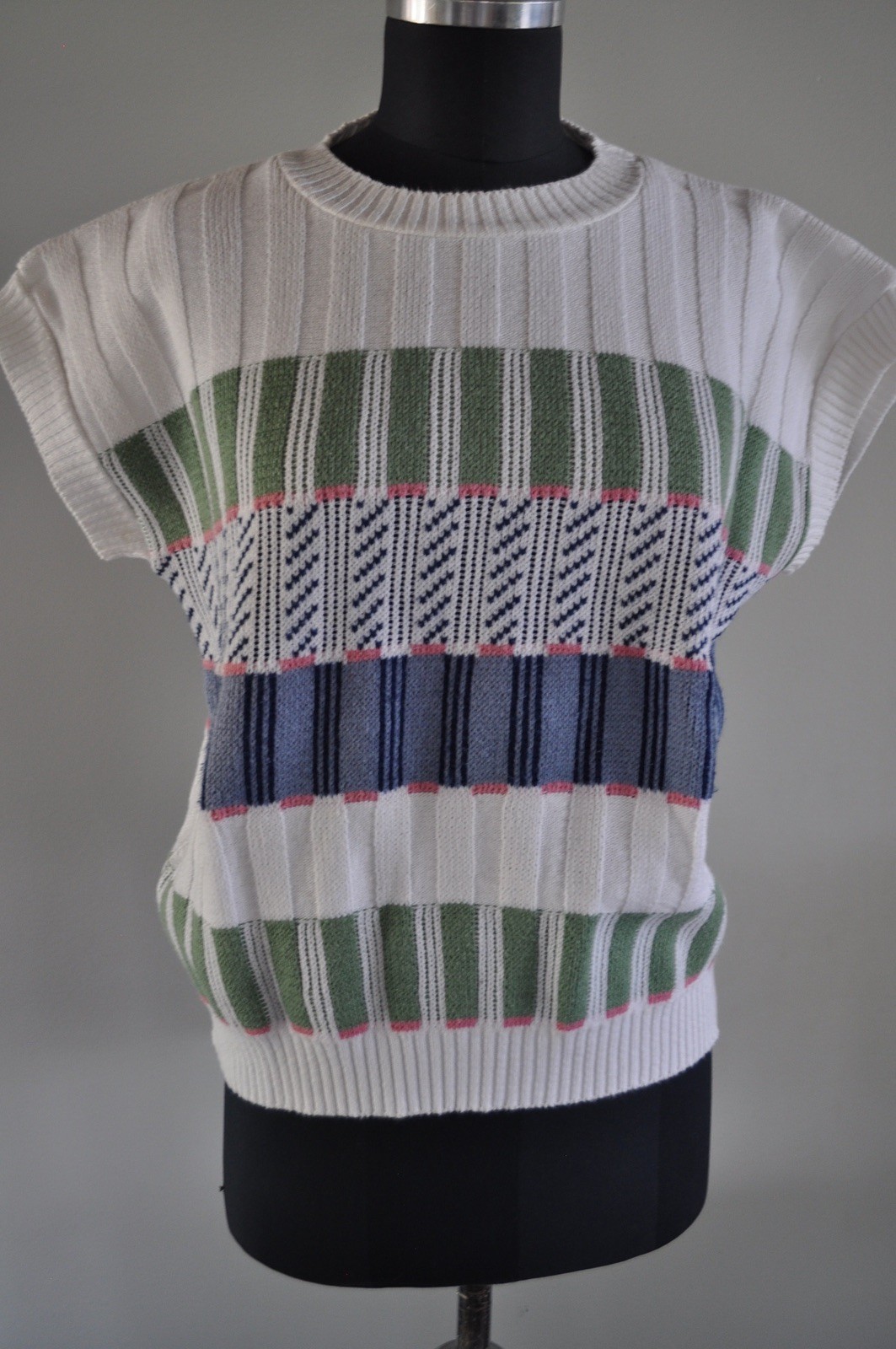 Vintage Sweater 1980s Women’s size Large Cricket Lane