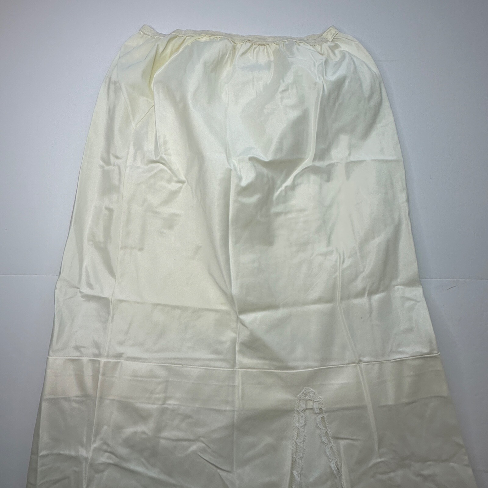 Pinehurst Womens Half Slip Size Small Made In USA Cream Nylon Lace Knee Length