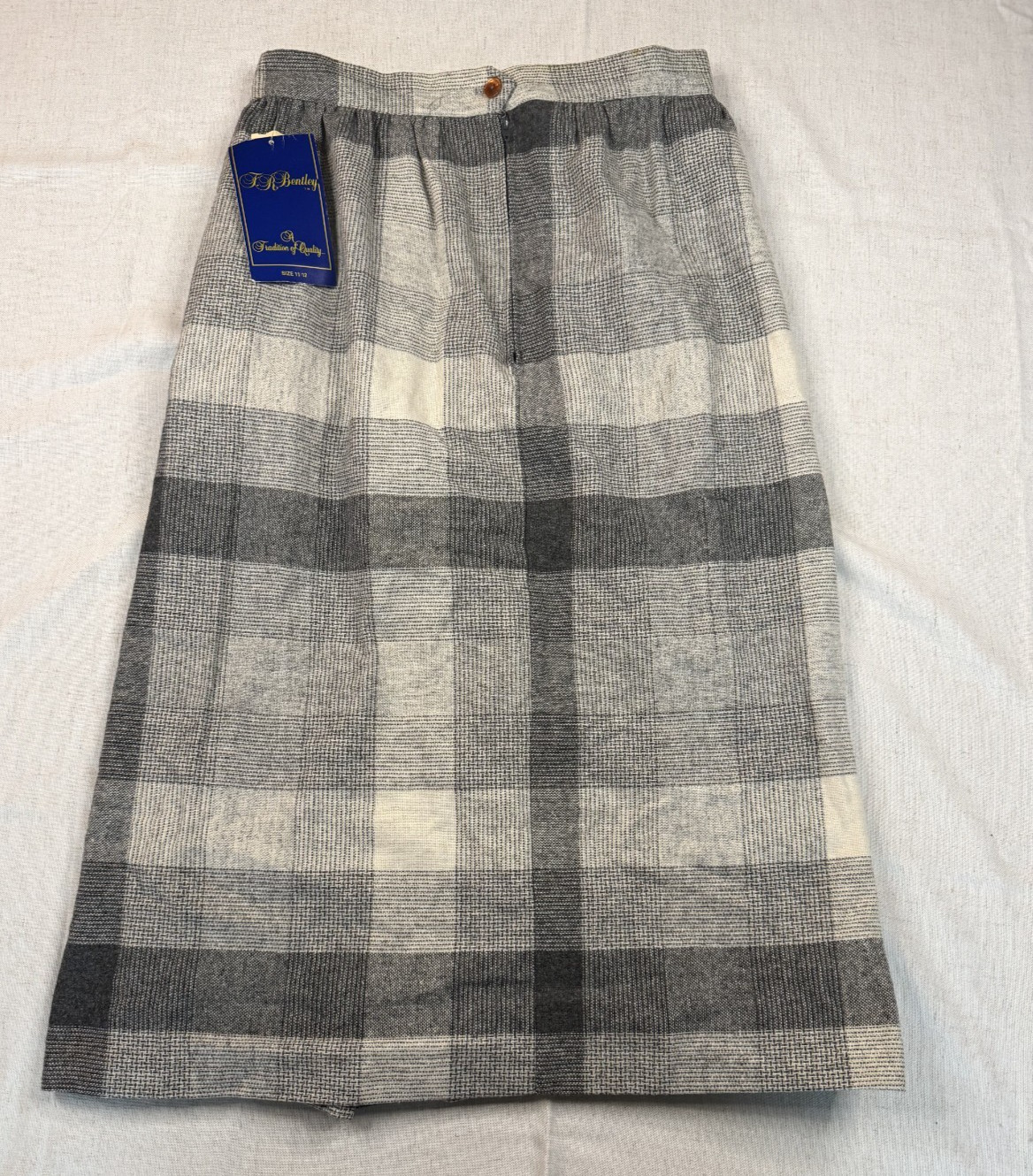 Vintage 70s 80s Bentley Wool Blend Plaid Skirt Size 11/12 USA – NEW with TAGS