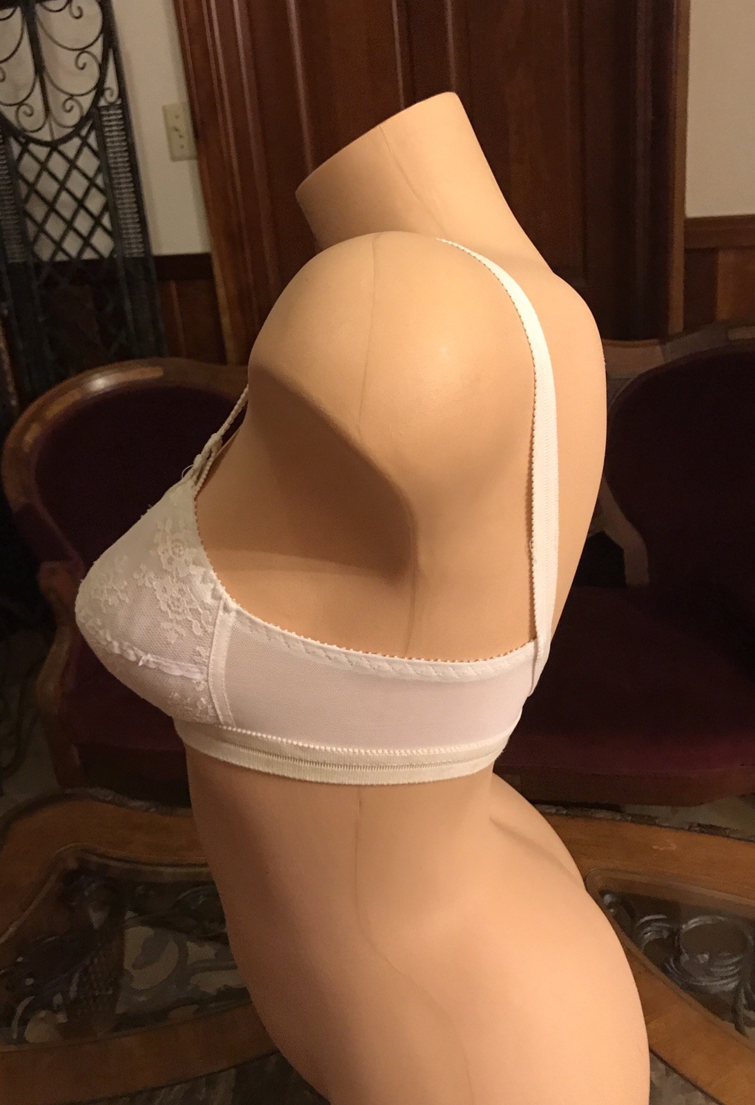 Vintage Bra Padded White Lace Nylon Spandex Lycra Adjustable Strap 1970s NEW 32B