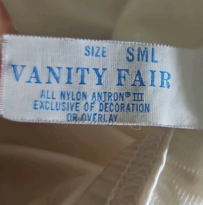 VINTAGE VANITY FAIR BEIGE SIZE SMALL HALF SLIP Ivory 22&Prime; Long Lace On Hem