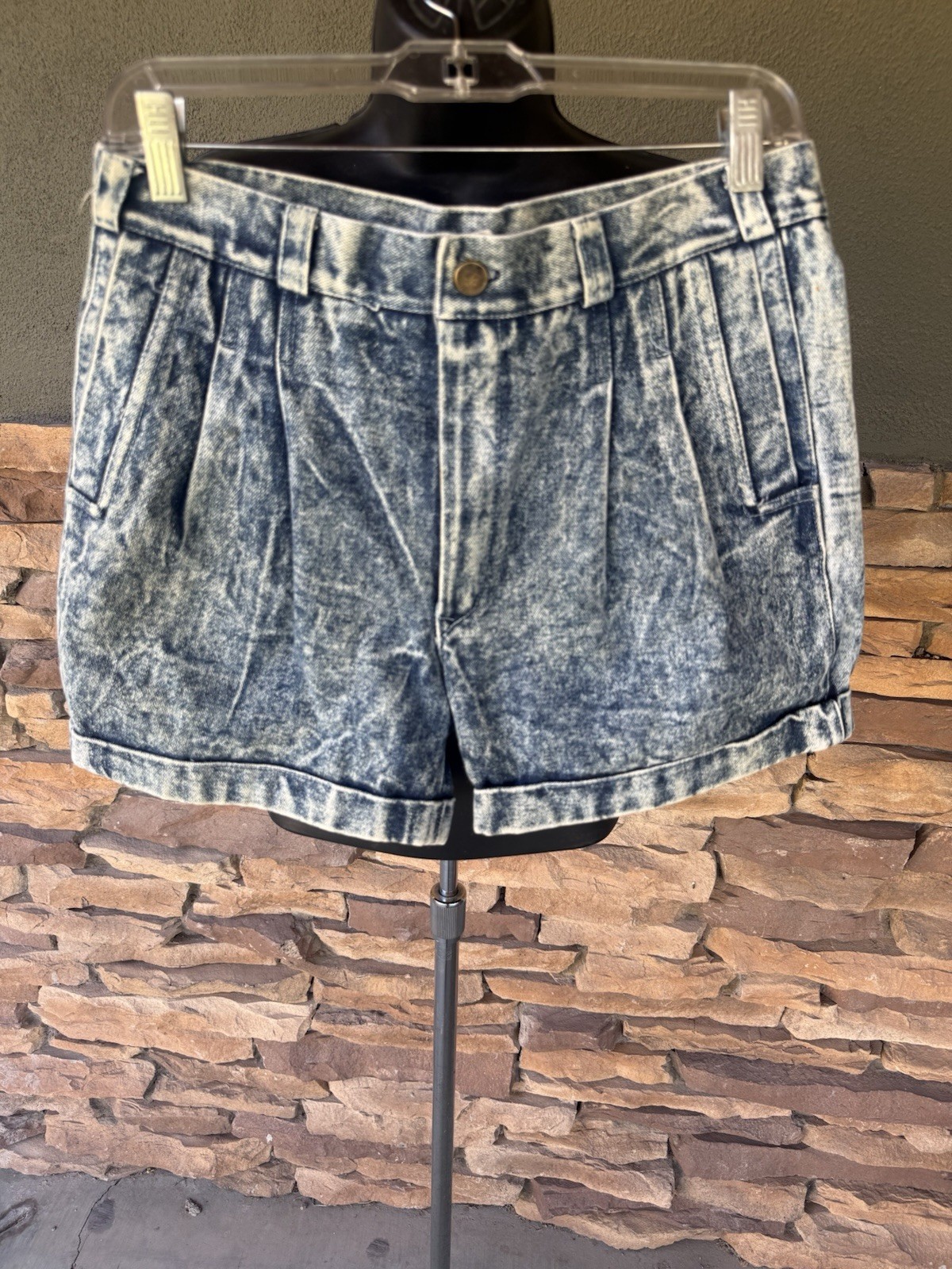 Vintage 90s Jumbo Acid Wash Pleated Cuffed Denim Shorts Women&rsquo;s