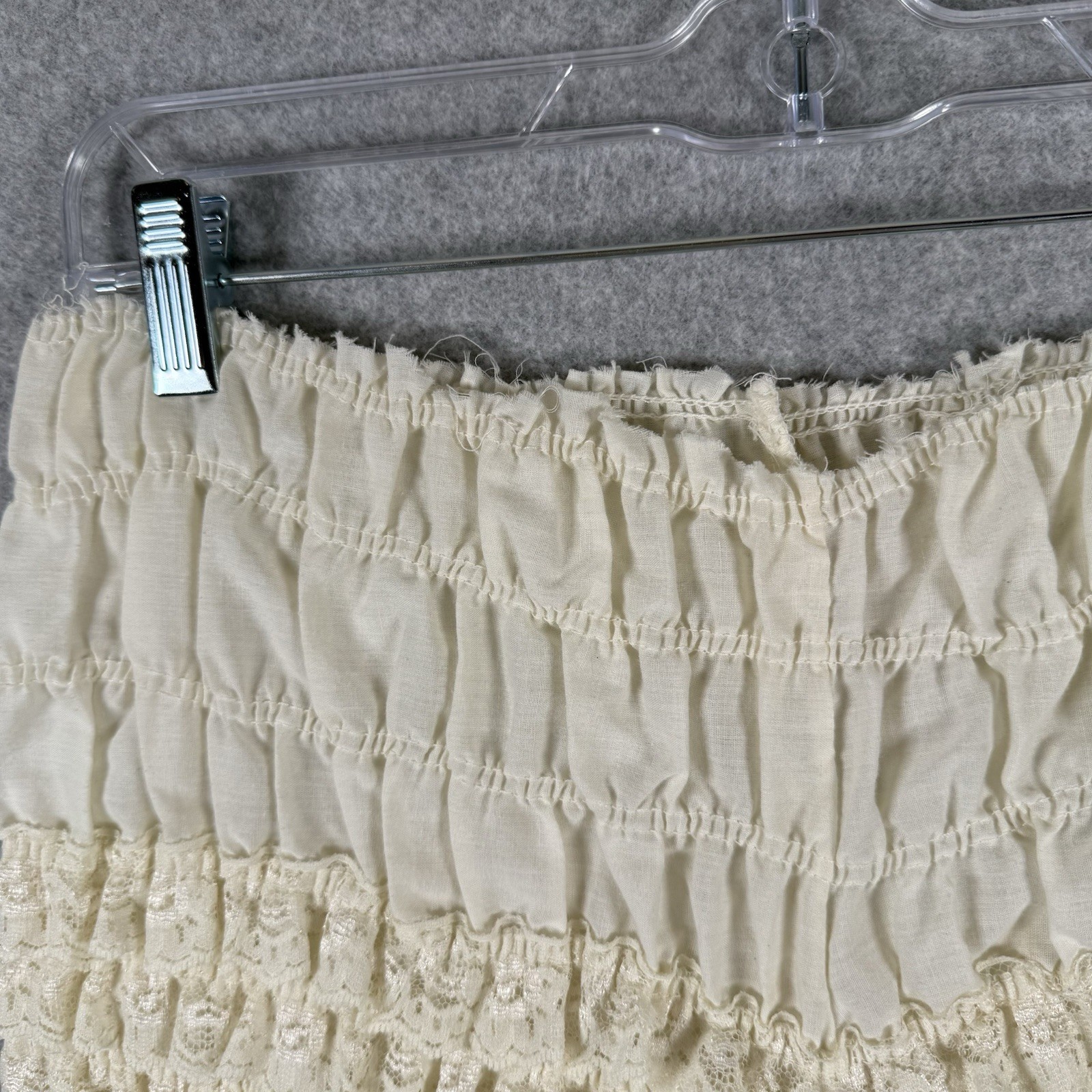 Vintage bloomers lace & Ruffle Stretch 28 waist very stretchy