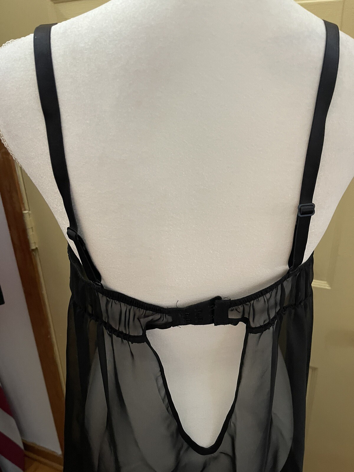 Intimate Attitudes Negligée Black Sheer Lace Sequins Built In Bra size 1X
