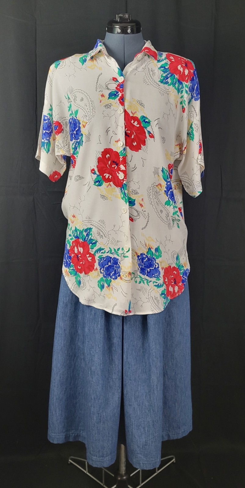Vtg JP Cllctns White S/S Button Down w Red/Blue/Yellow/Green Florals Size S/M?