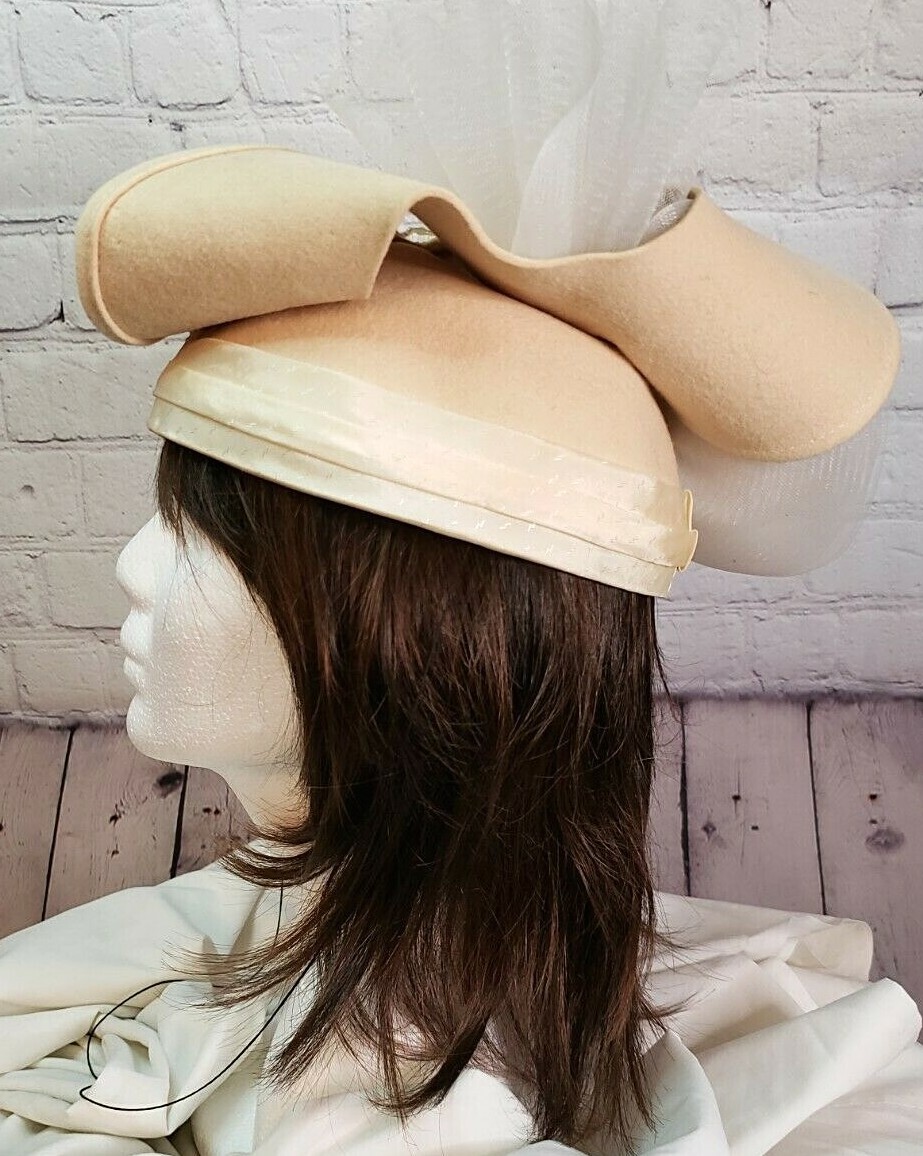 Vtg Bollman Hat Co. Designer&rsquo;s Touch Exclusive Wool Doeskin Felt Feathers Pearls
