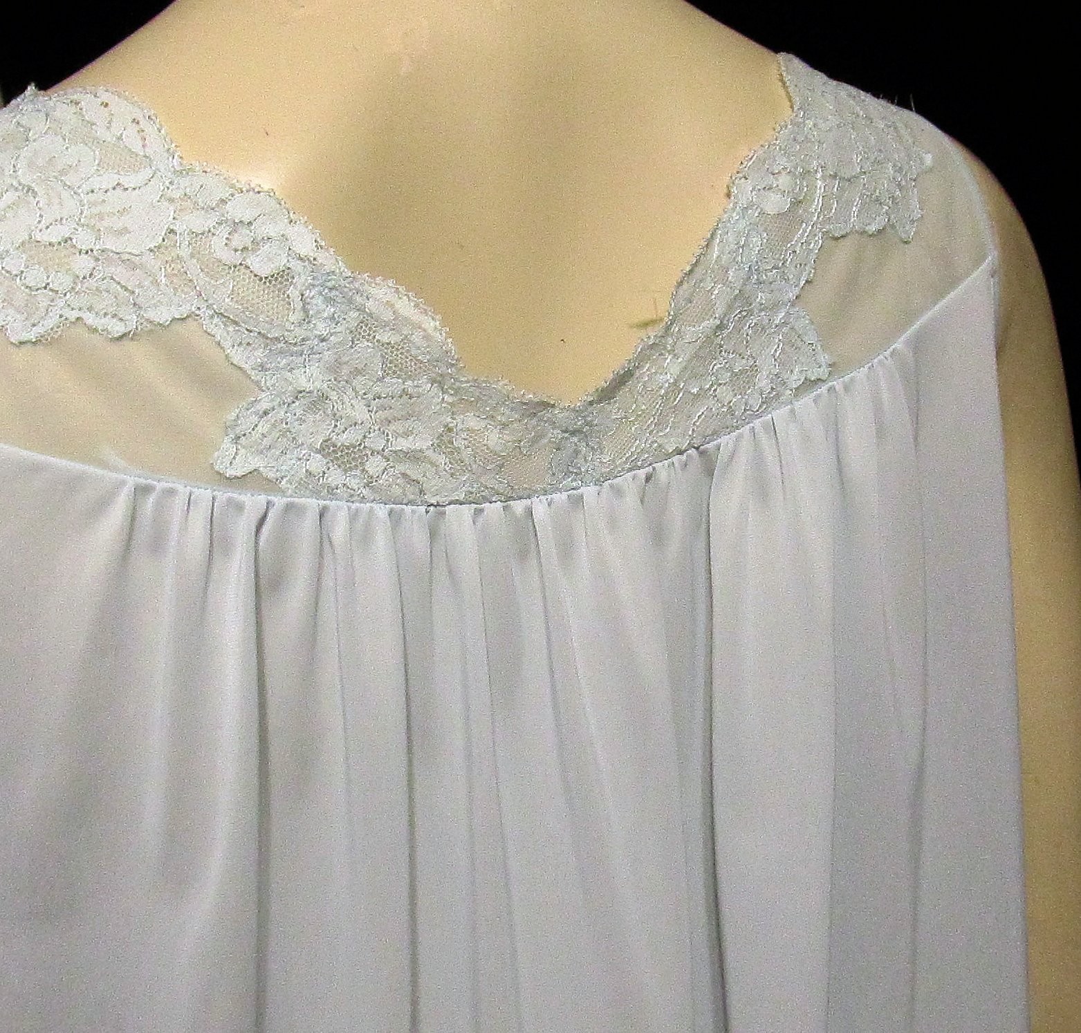 VTG Shadowline Peignoir Silky Nylon & Lace Trim Nightgown sizeSmall Blue USA