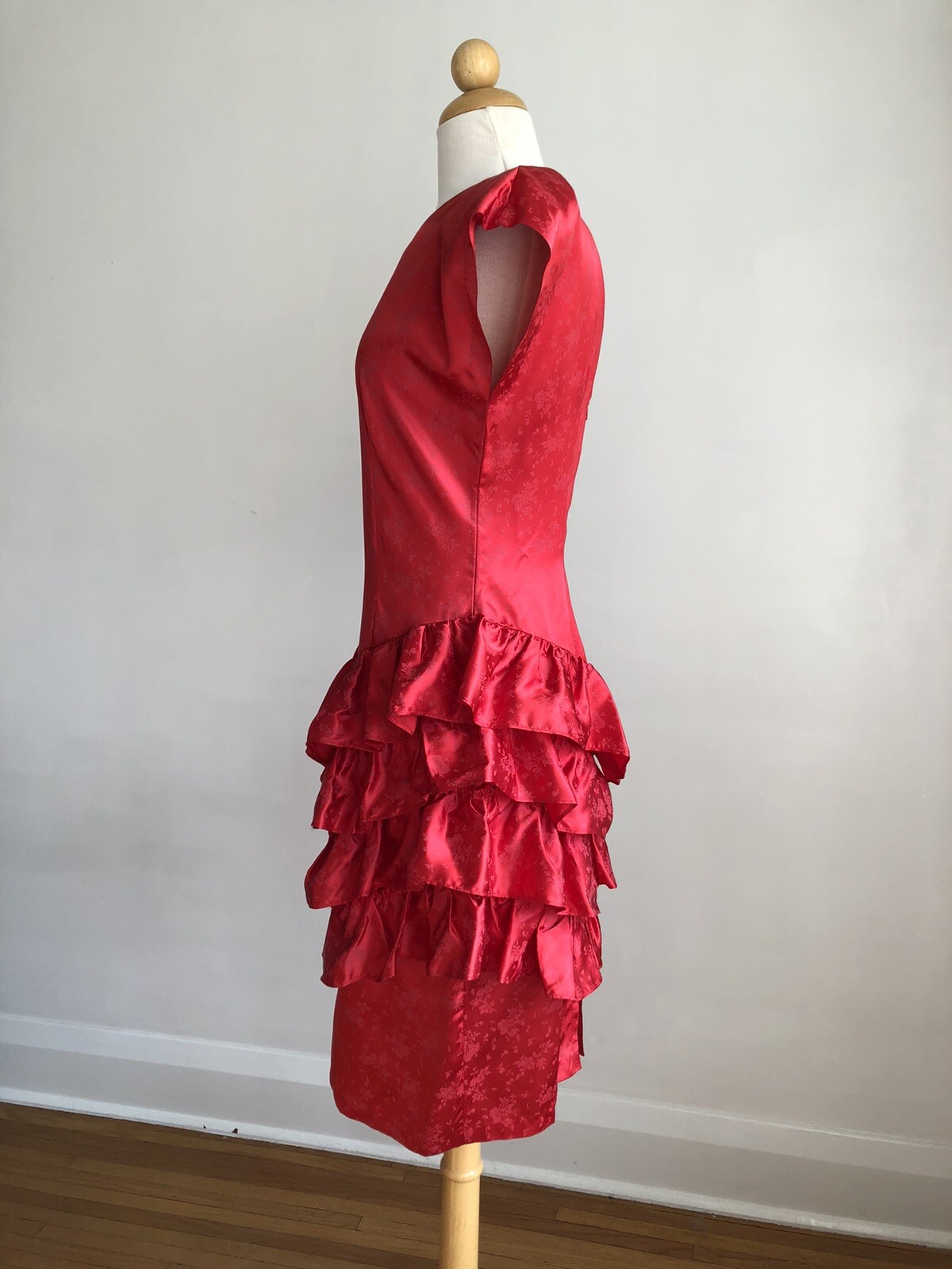 STUNNING VTG Red Silky Satin Ruffles Cap Sleeve Peplum Dress SZ 5/6