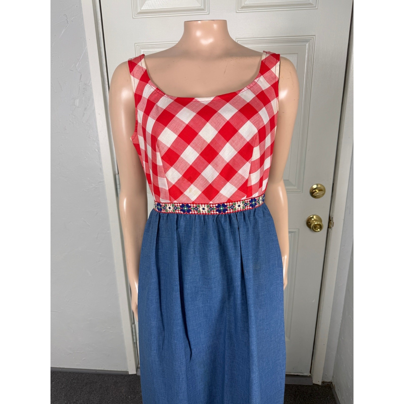 Vintage 70&rsquo;s Chaz L. Lewis Women&rsquo;s Dress Maxi Plaid Floral Embroidered Cotton A6