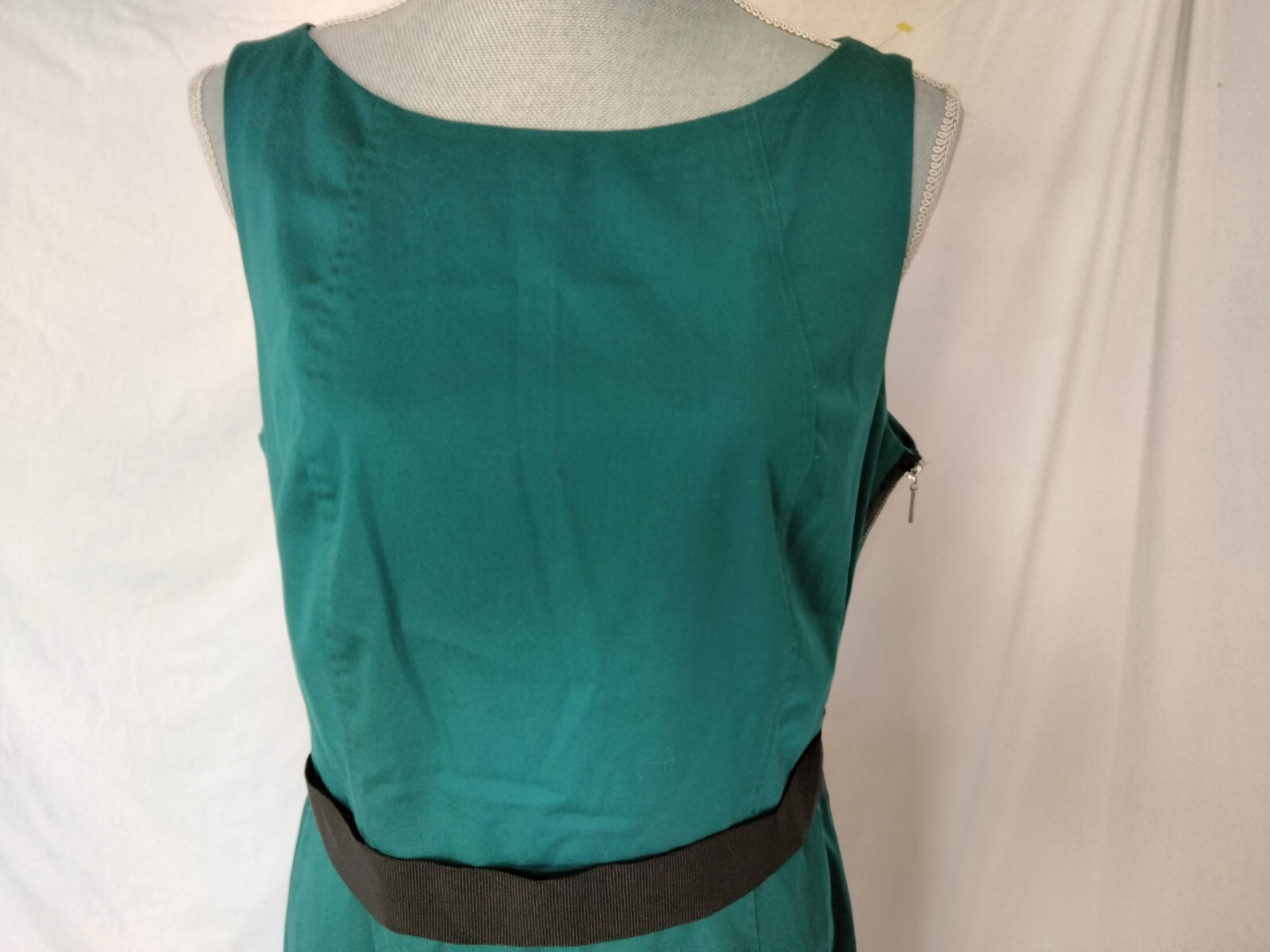 NWT Ann Taylor emerald green cotton sheath dress with built in belt, size 12