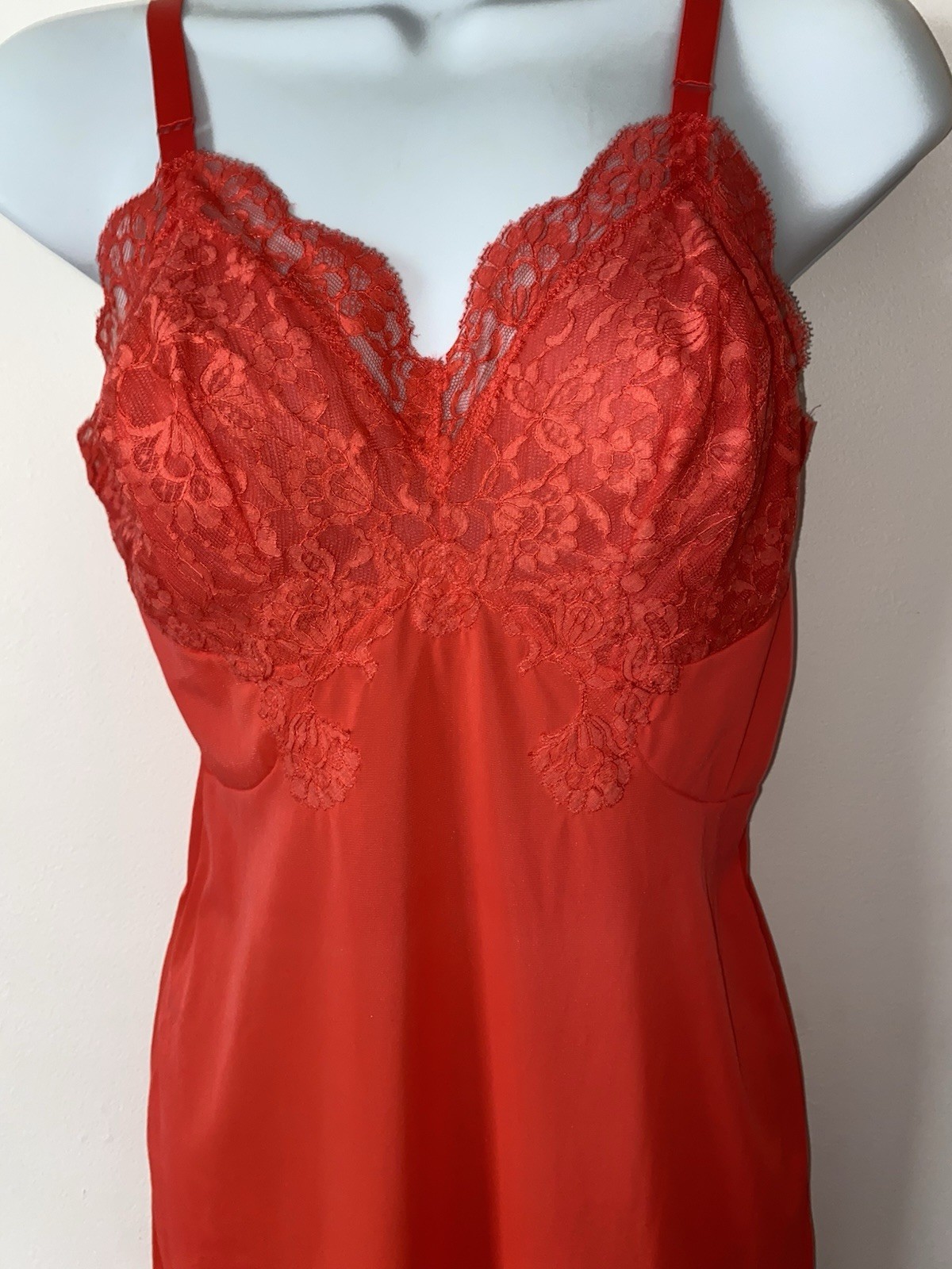 Vtg Gossard Artemis Full Slip Size 32 Soft Red Nylon Beautiful Lace Small XSmall