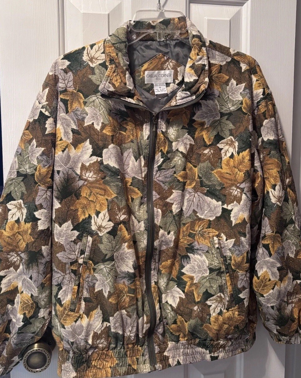 Casual Corner & Co. Leaf Pattern Silk Nylon Woman’s Size Medium Zip Up Jacket