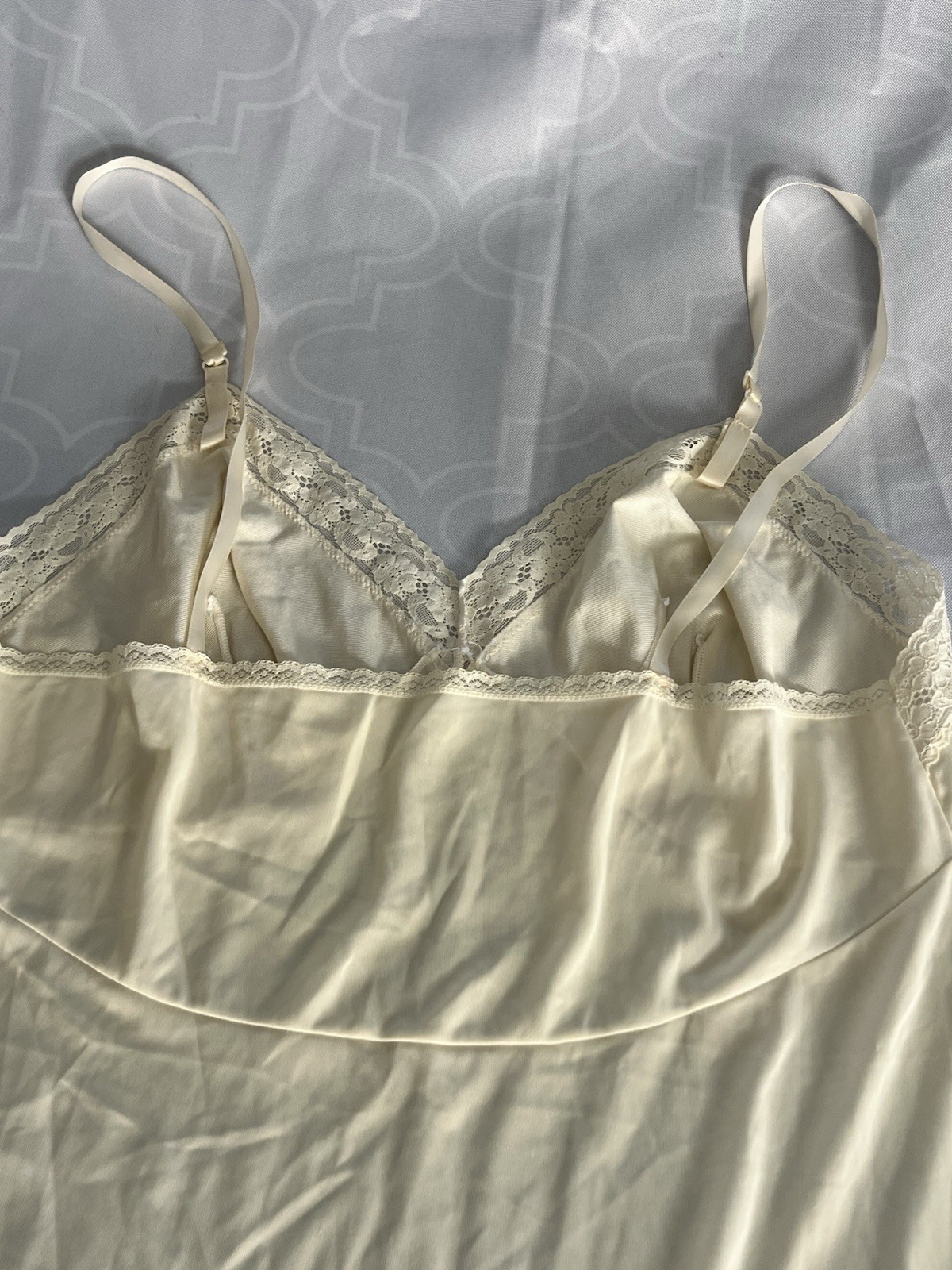 Vanity Fair Nylon Rosette Lace 24” Full Slip Size 40 Everyday Layers #10-103
