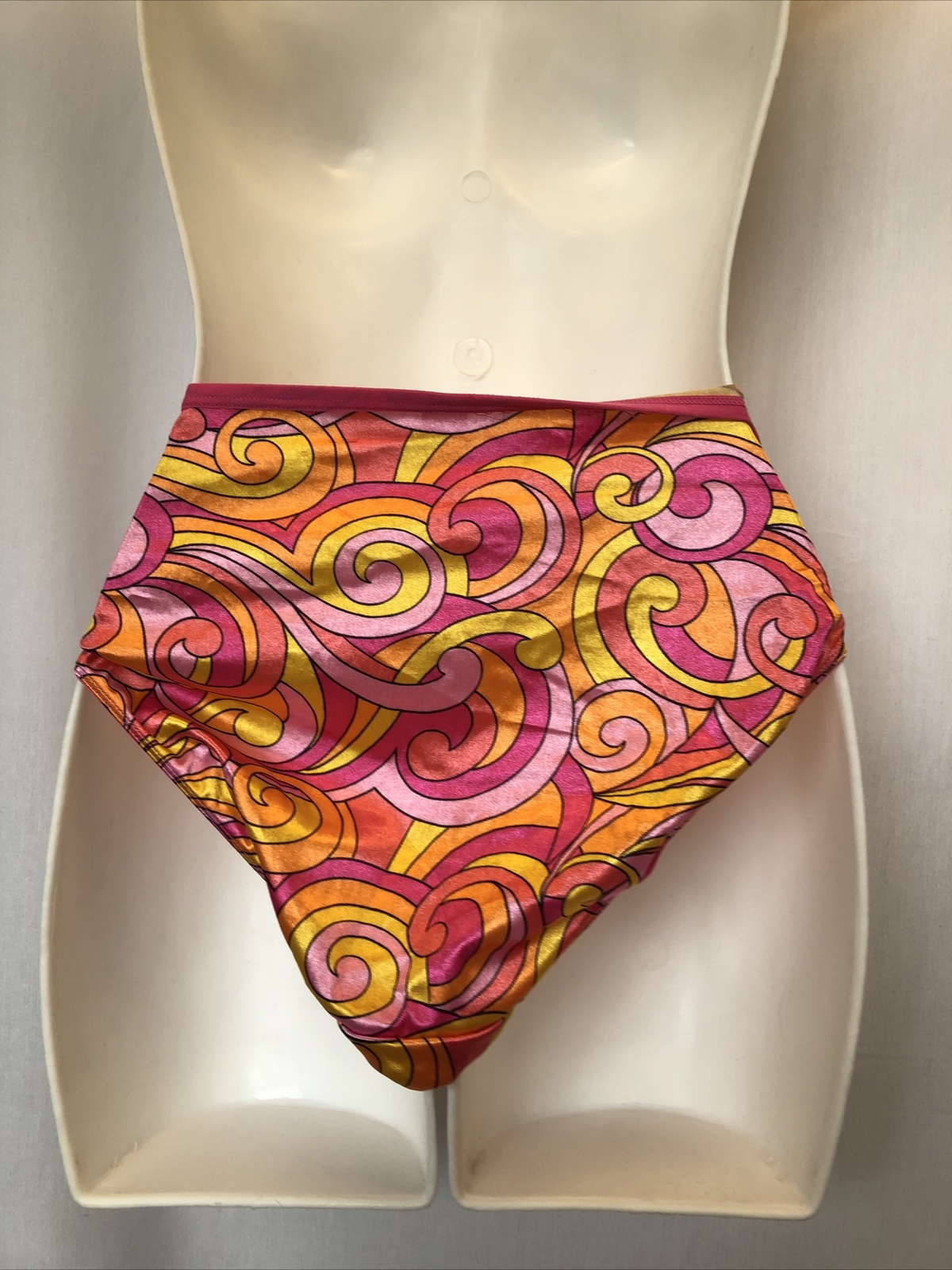 delicates panties high cut leg NWT size 6 bikini groovy Mod Pink Orange Swirl