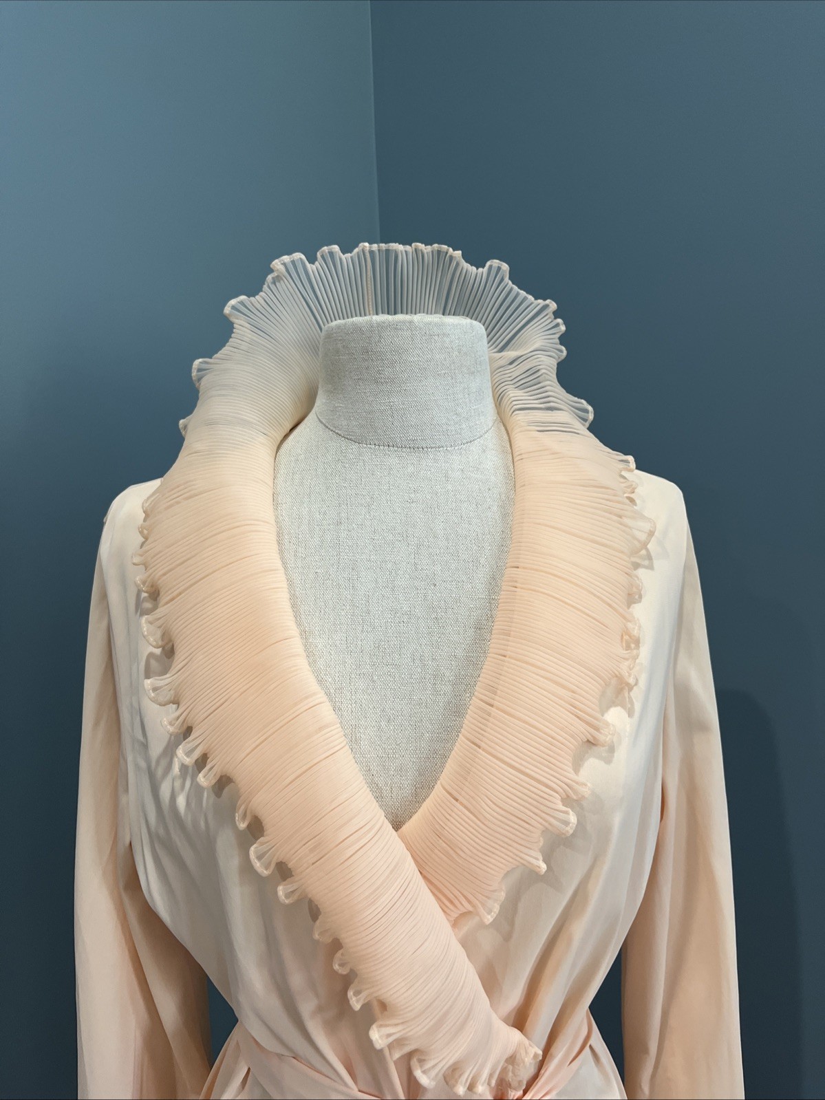 Vintage GOSSARD peach FULL LENGTH ROBE chiffon collar romantic coquette M MEDIUM