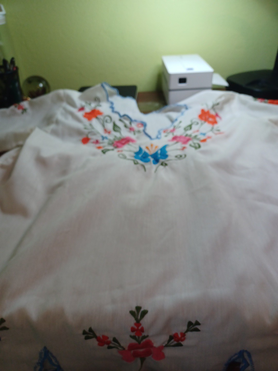 Sweet Vintage Embroidered Lightweight Mexican Style Top