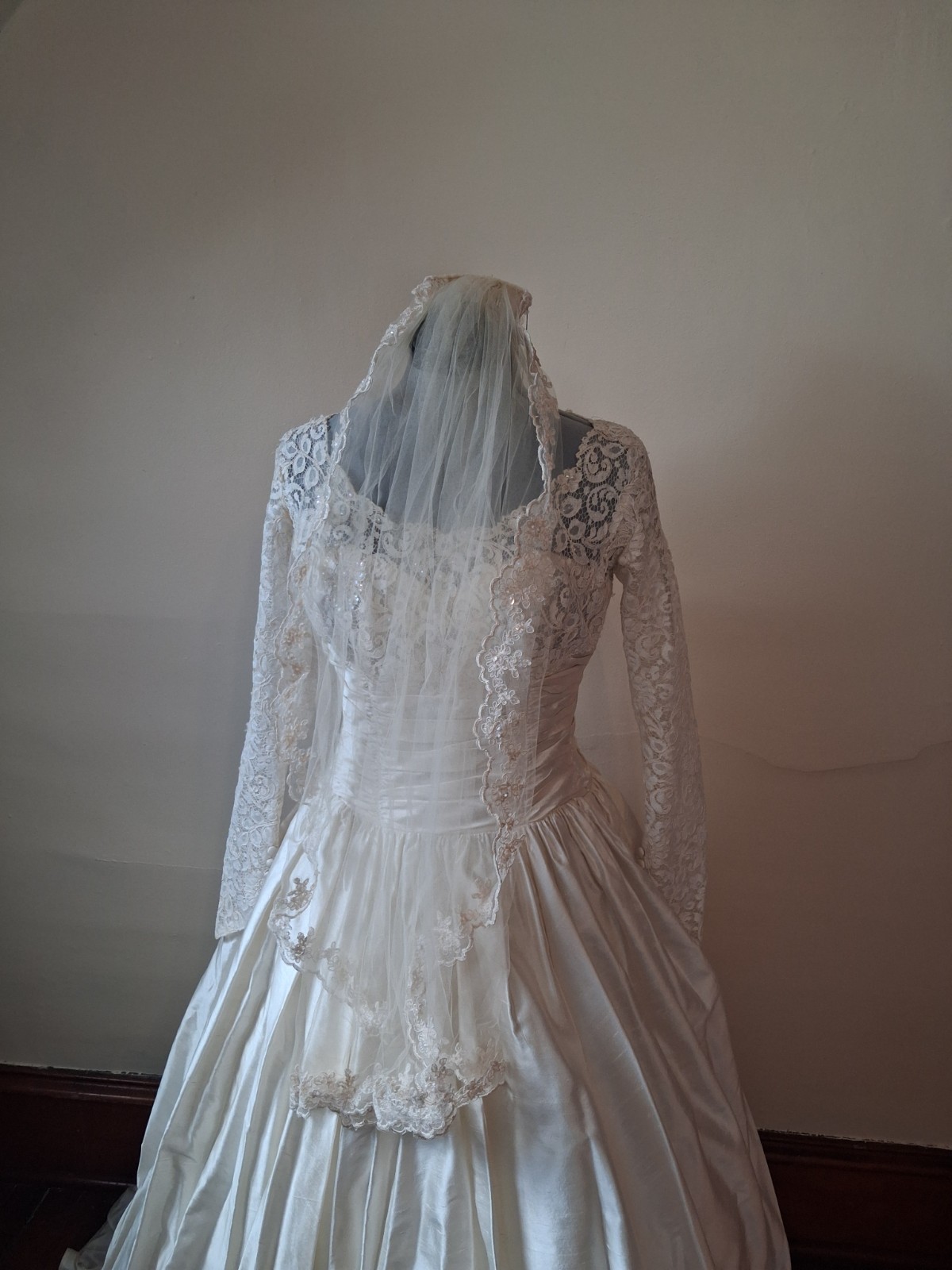 1950s Lace Wedding Dress Professionally Restored Sz S/M Gown W Accessories