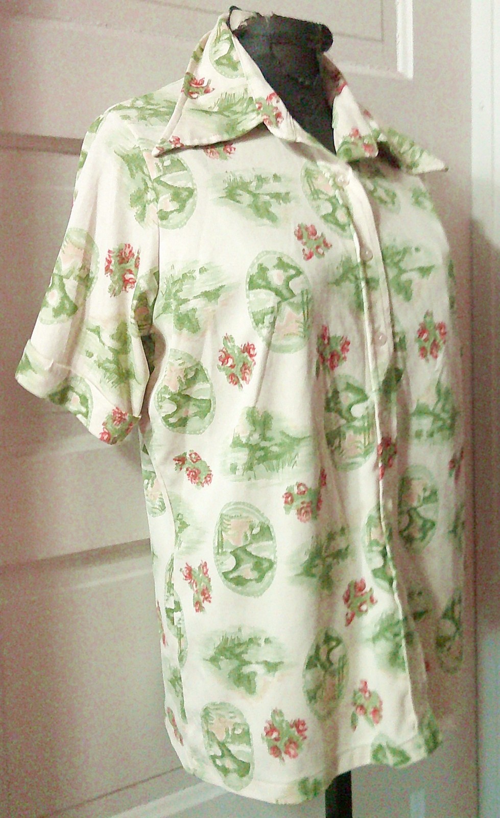 60&rsquo;s SS Silky Button Up Green Abstract Top Shirt Blouse M LAST TIME