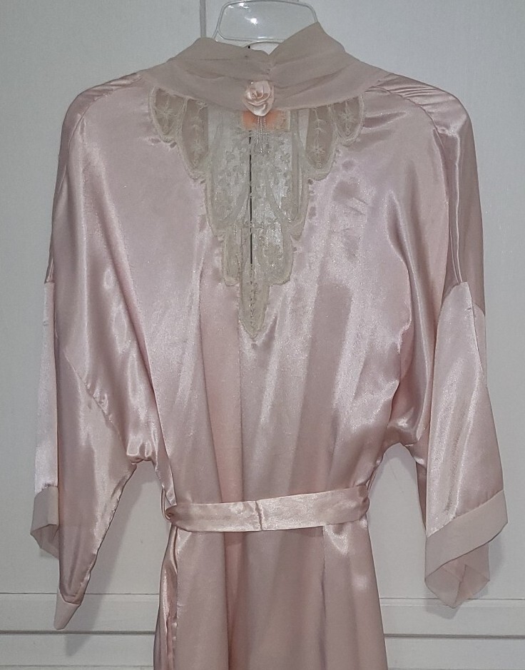 Vintage Intimate Concepts by Terry Russo Pink Satin Robe Size P/S 80’s Beading