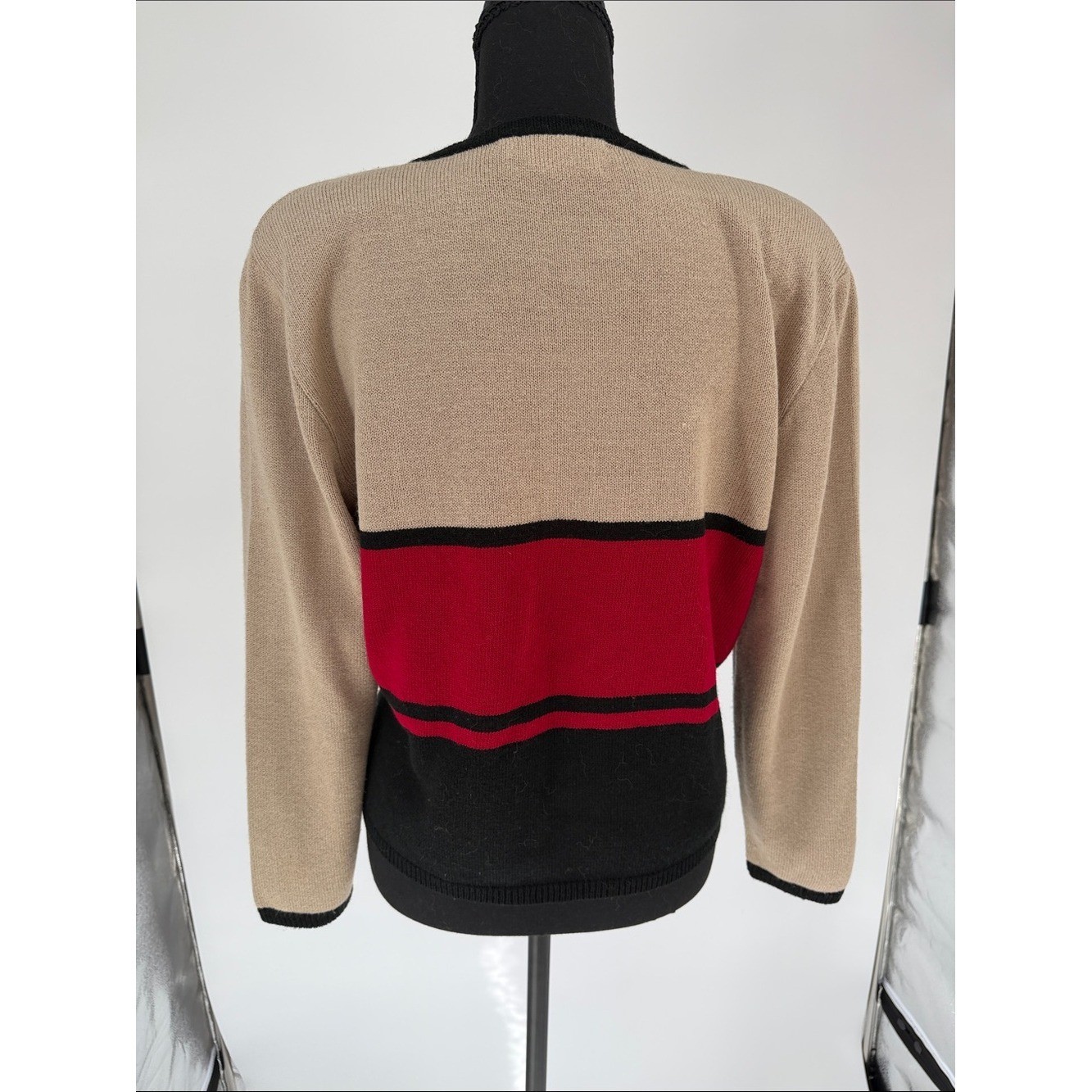 Vintage San Remo by Laura Knits – Beige, Red & Black Colorblock Zip Cardigan