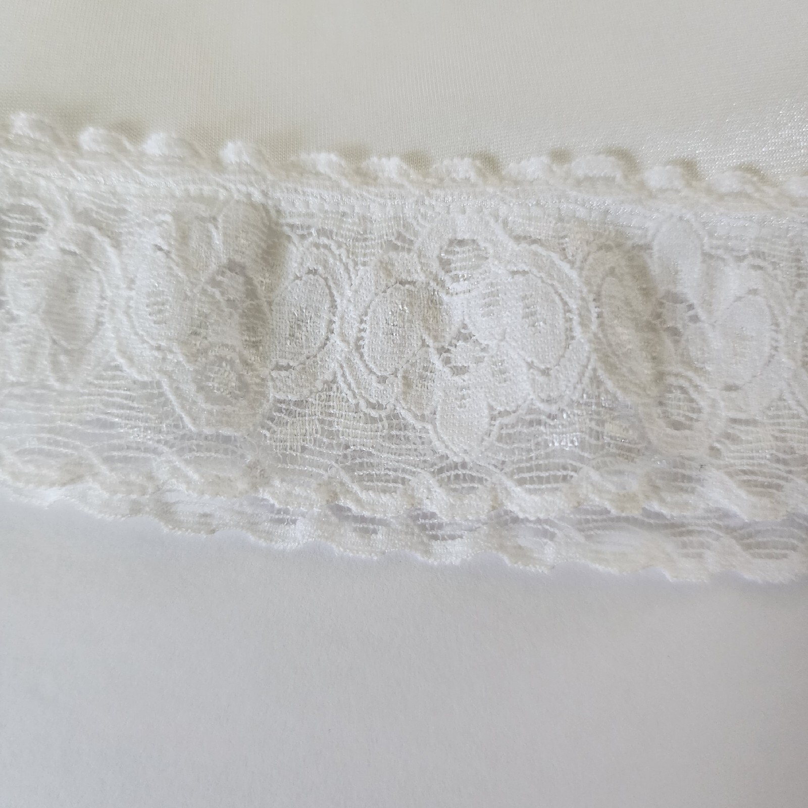 Vintage VANITY FAIR White Nylon Full Slip Lace Trim Style 10-103 Size 34/40 22&Prime;