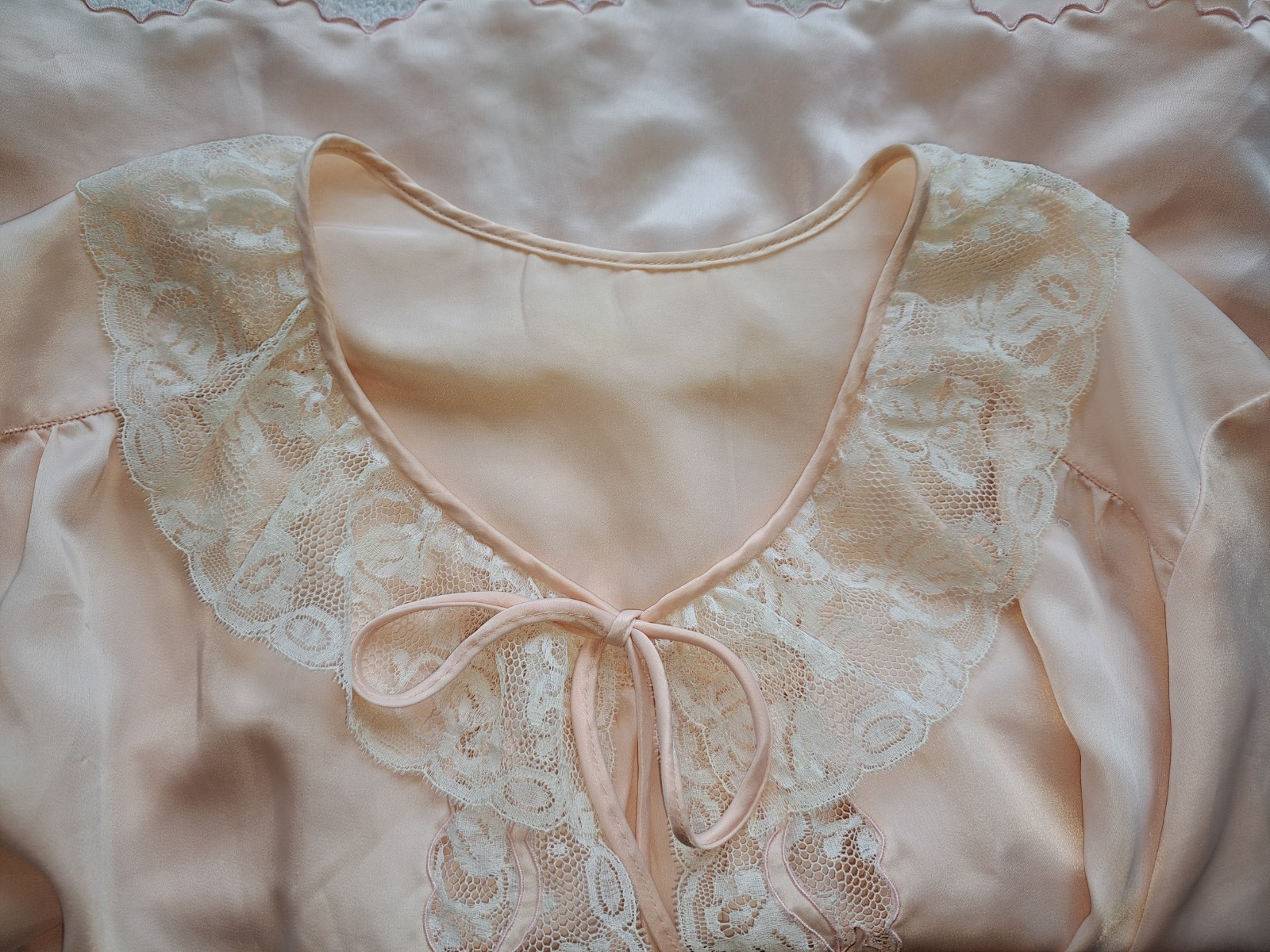 Vintage Peach Satin Bed Jacket Silk Blend Lace Trim Applique Sz S/M/L Scalloped