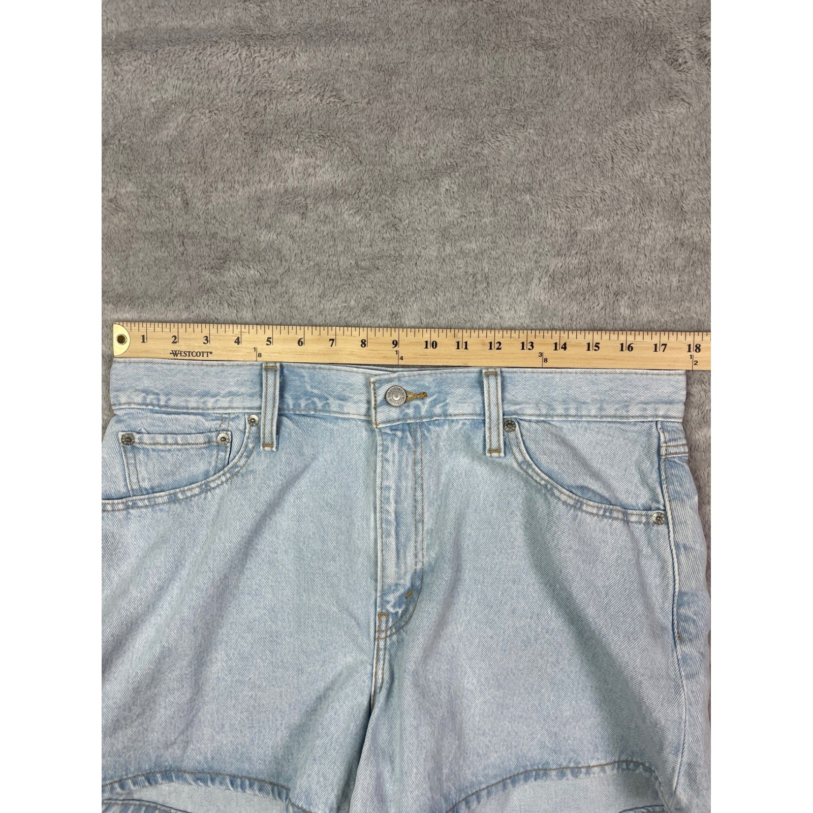 Levi&rsquo;s Premium 80s Mom Shorts Size 32 Light Wash Denim High Rise Blue Jean