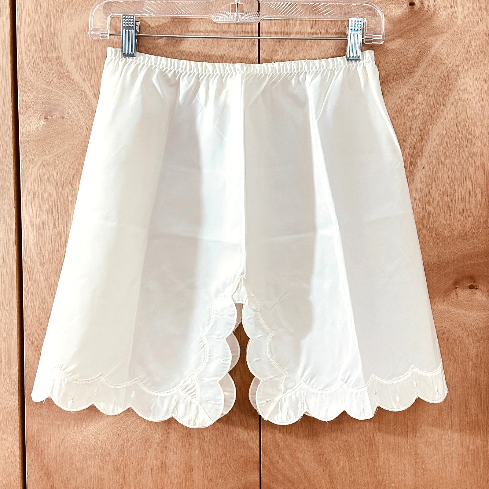 1960s Barbizon Off-White Half Slip Taffeta Front & Back Slits To 32&Prime; Waist