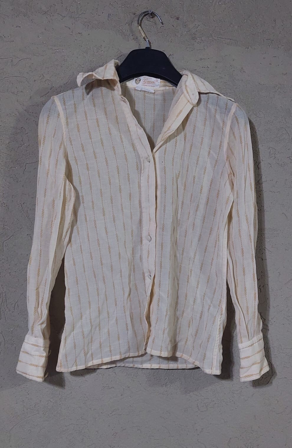 vintage camisa Beige linen women&rsquo;s shirt, original Gucci brand, size 44