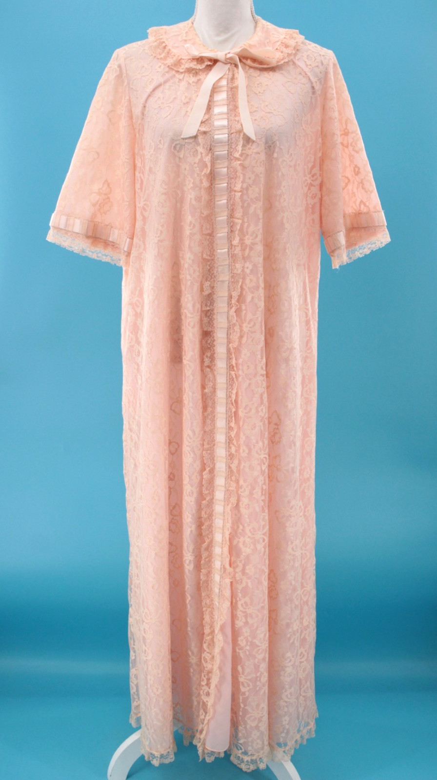 VTG Women&rsquo;s 60s Pink Lace Ribbon Trim Robe / Cover Up Sz S/M 1960s Odette Barsa