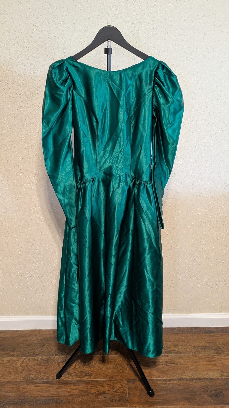 Vtg 80&rsquo;s House of Bianchi emerald green satin long sleeve dress , grown size 10